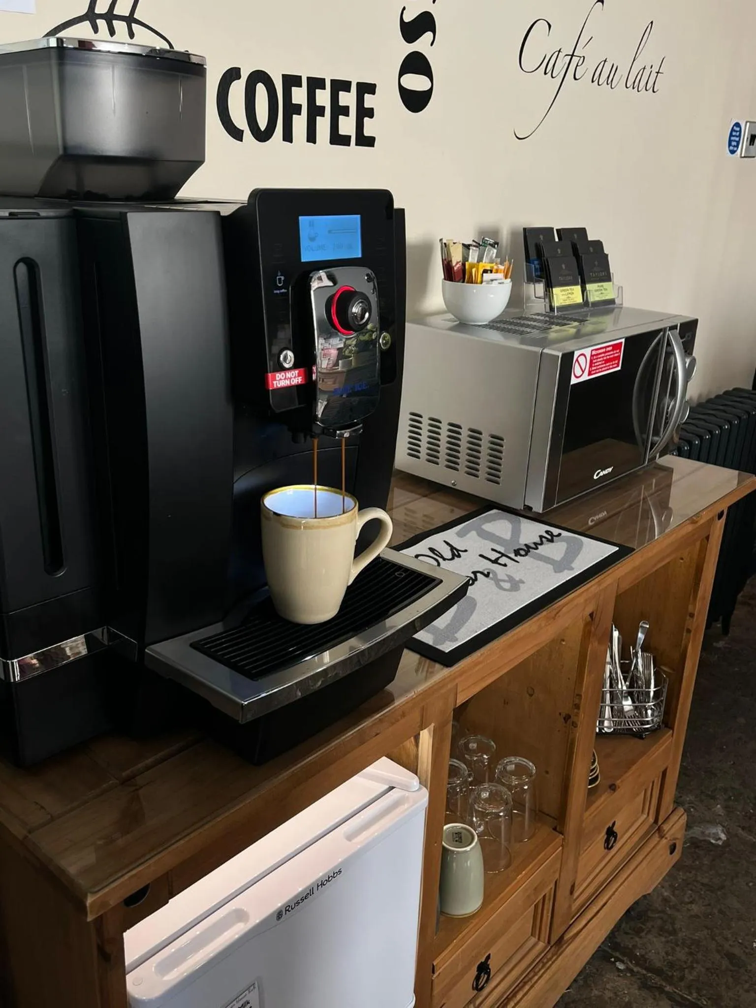 Coffee/tea facilities in Old Manor House