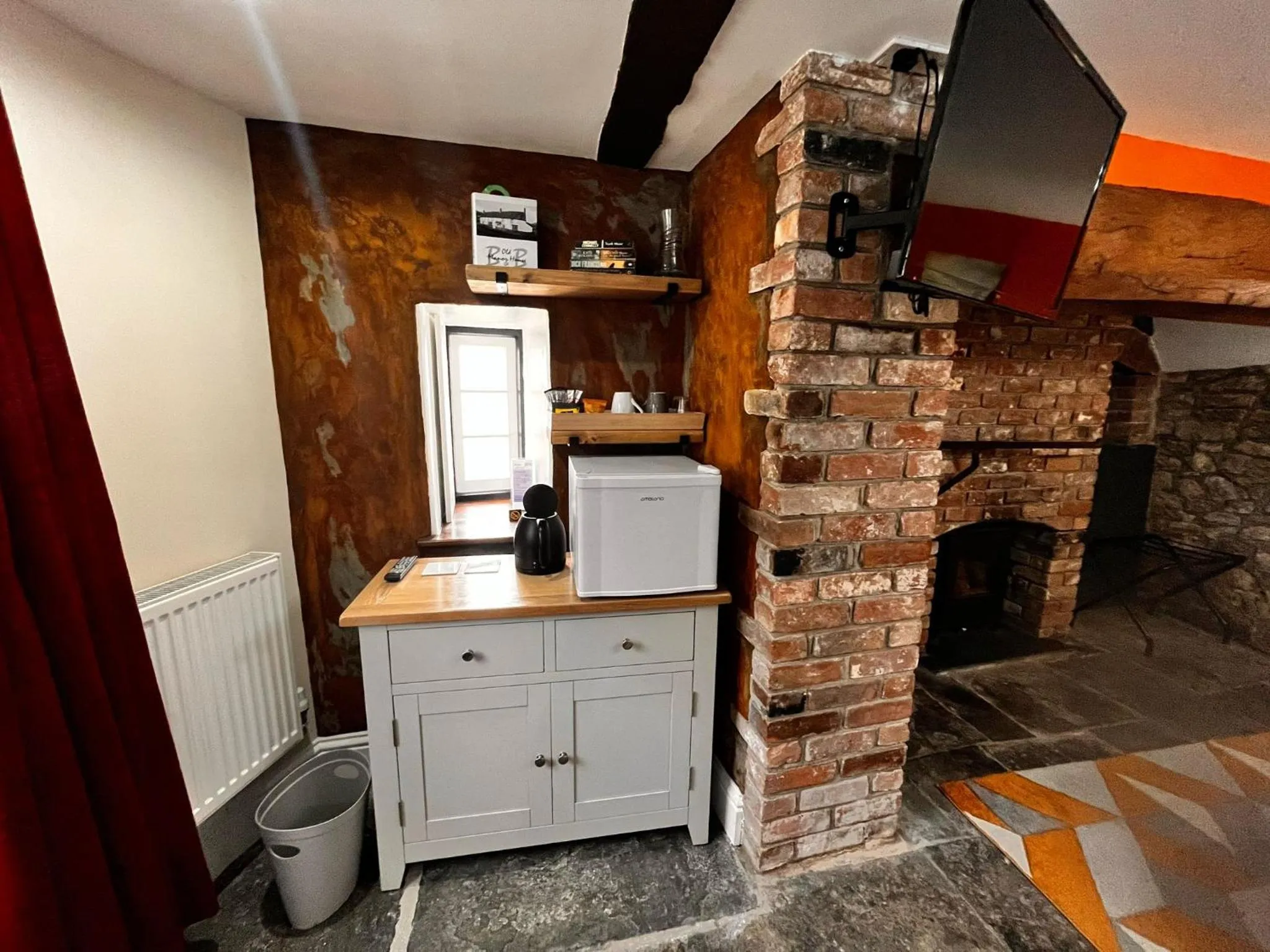 Coffee/tea facilities in Old Manor House