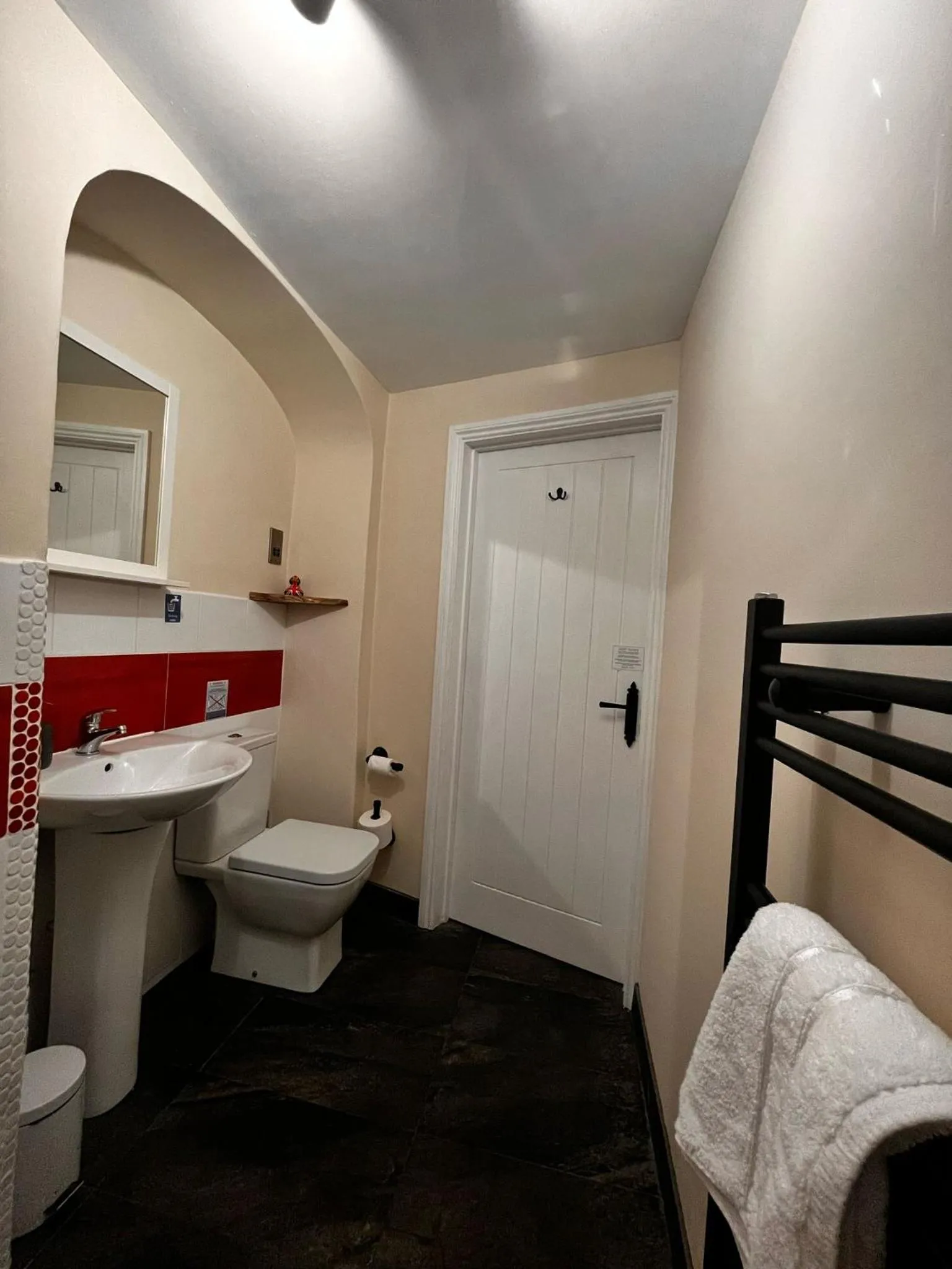 Toilet, Bed in Old Manor House