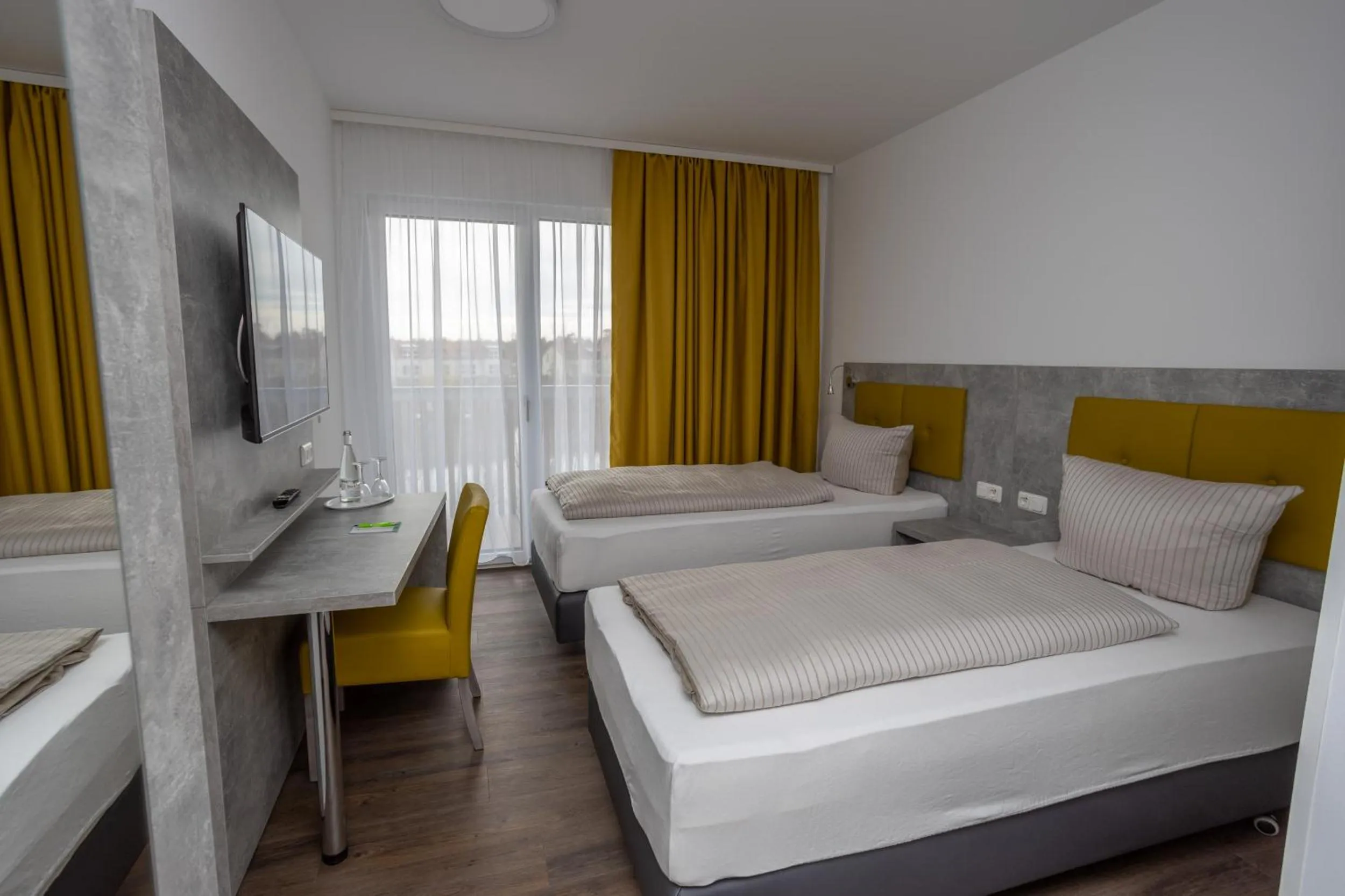 Living room, Bed in Seehotel Forst