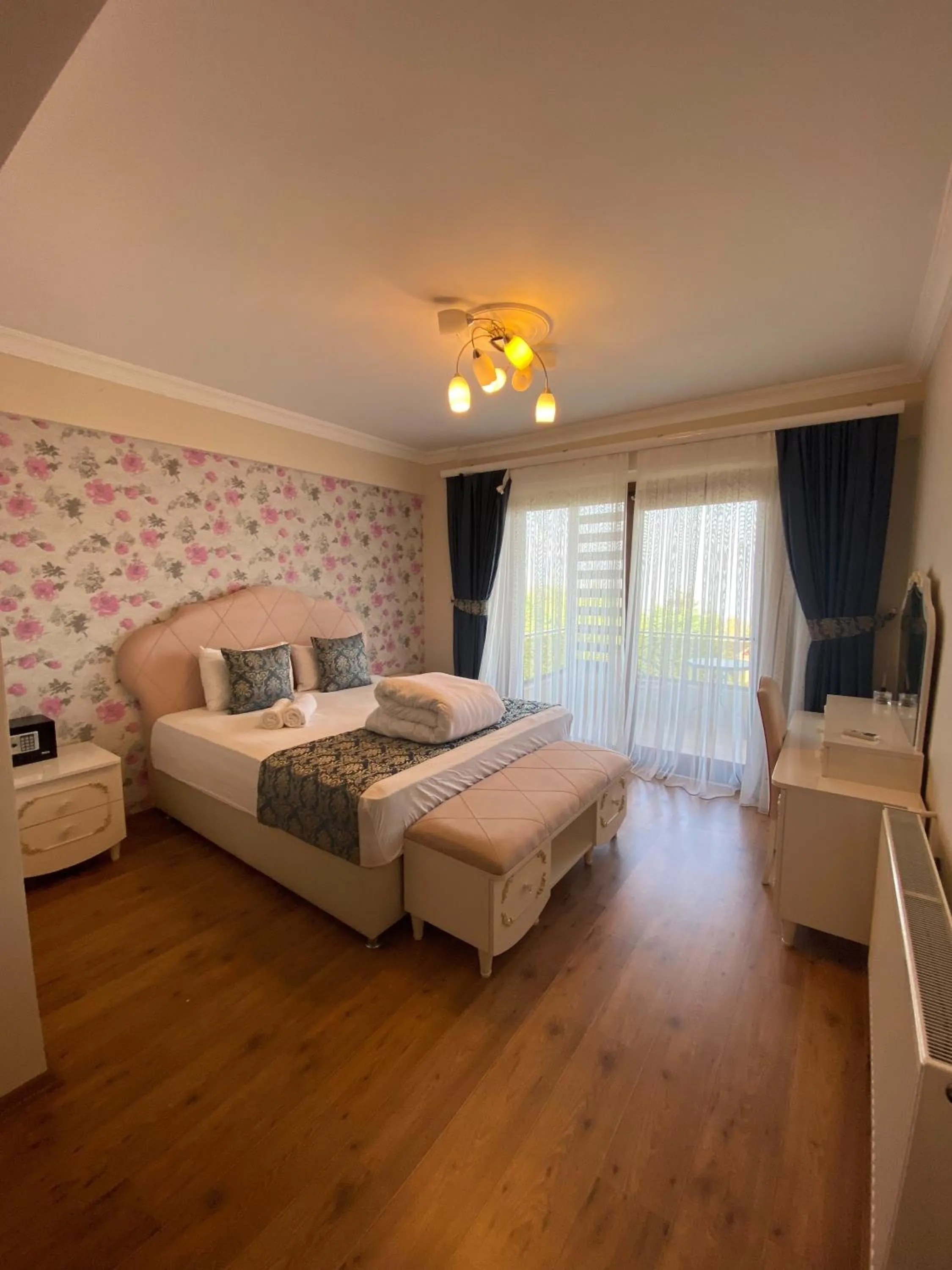 Bedroom, Bed in Nevras Resort Sapanca