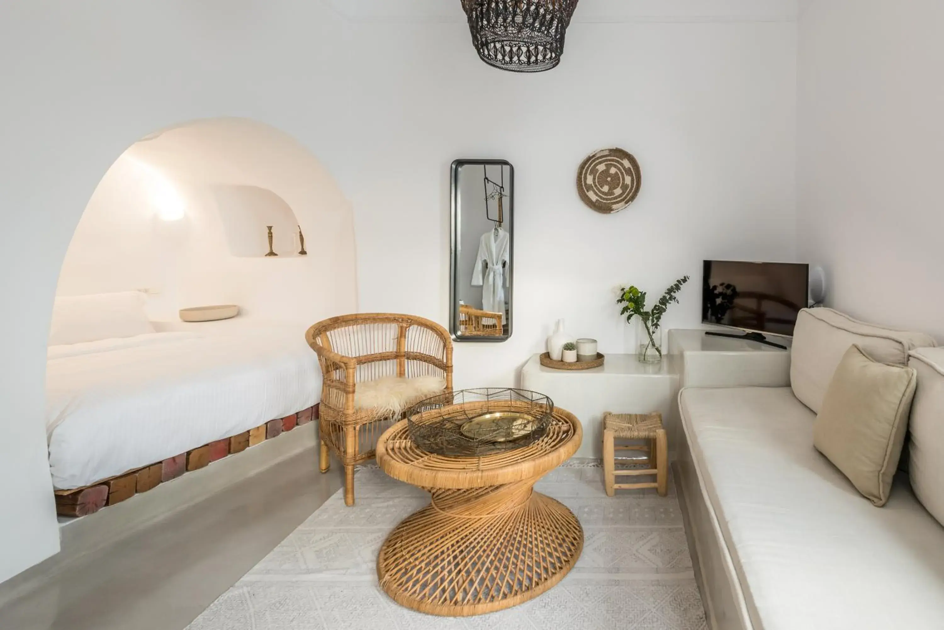 Honeymoon Suite with outdoor hot tub and Caldera View in Cocoon Suites Honeymoon Suite with outdoor hot tub and Caldera View in Cocoon Suites