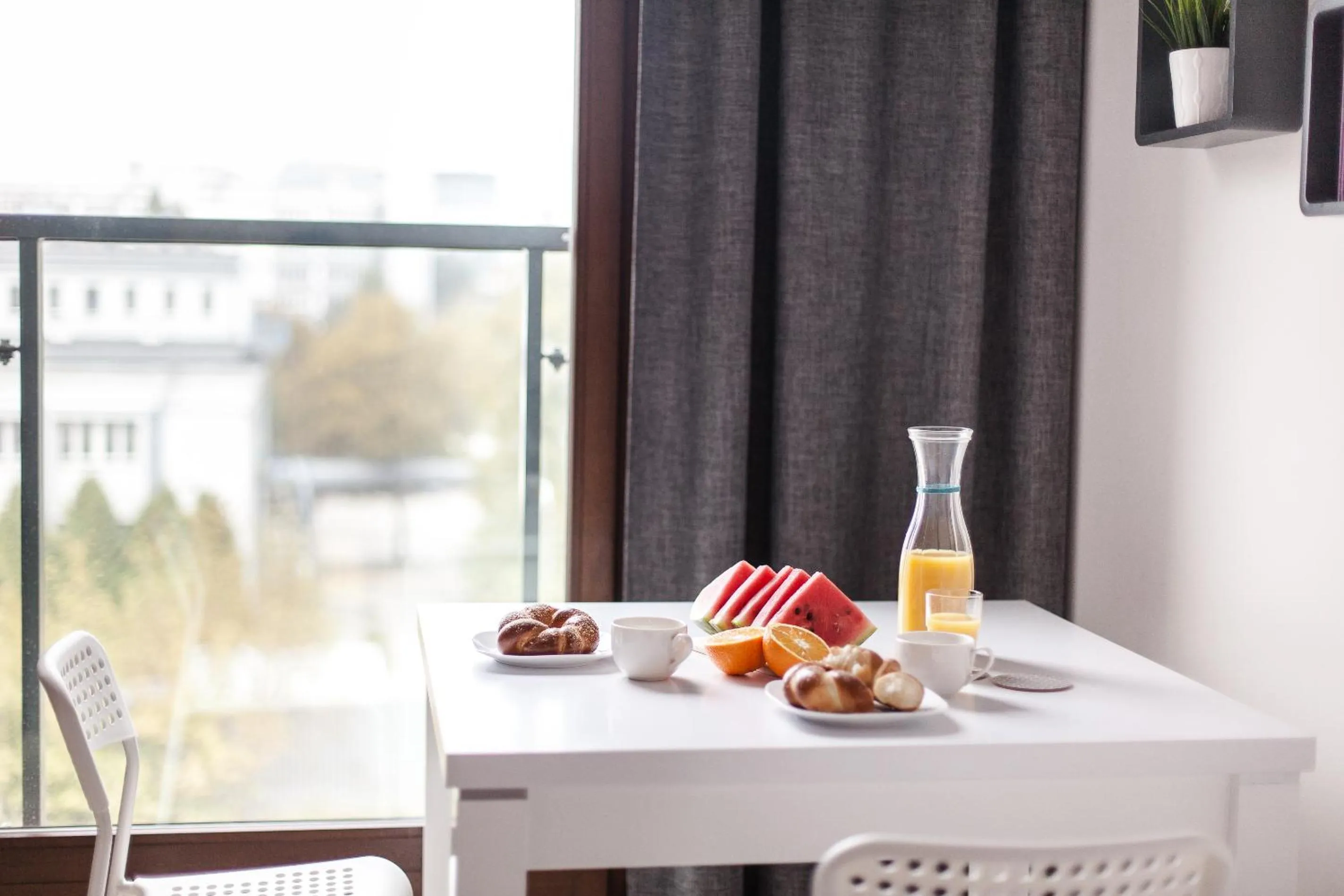 Dining area in Warsaw Aparthotel