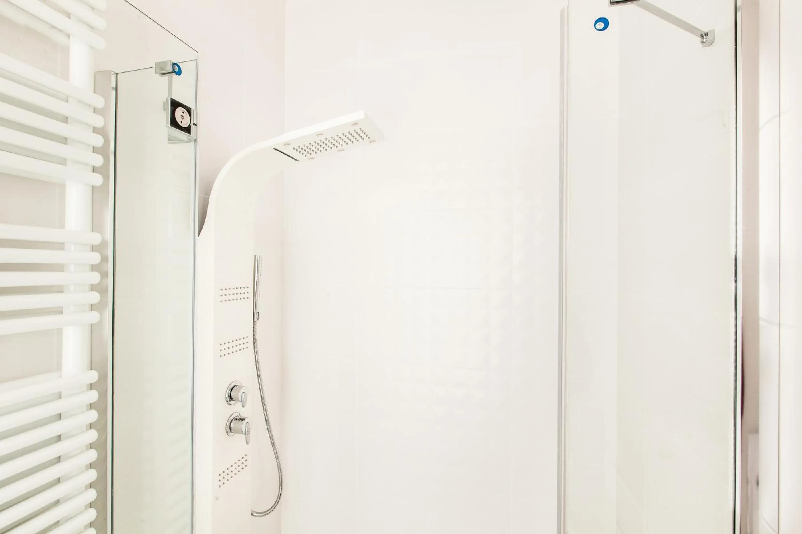 Shower in Warsaw Aparthotel