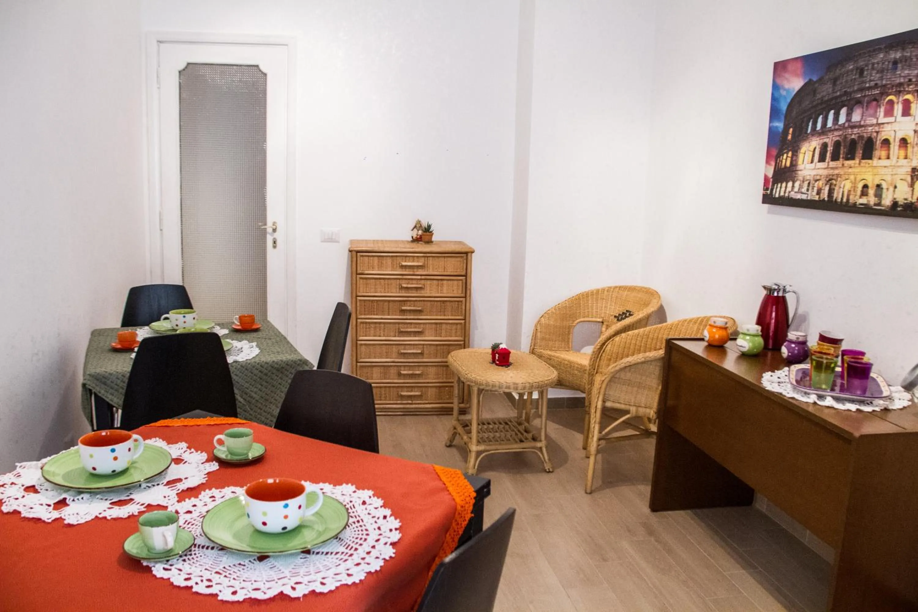 Communal lounge/ TV room in Domus Romae