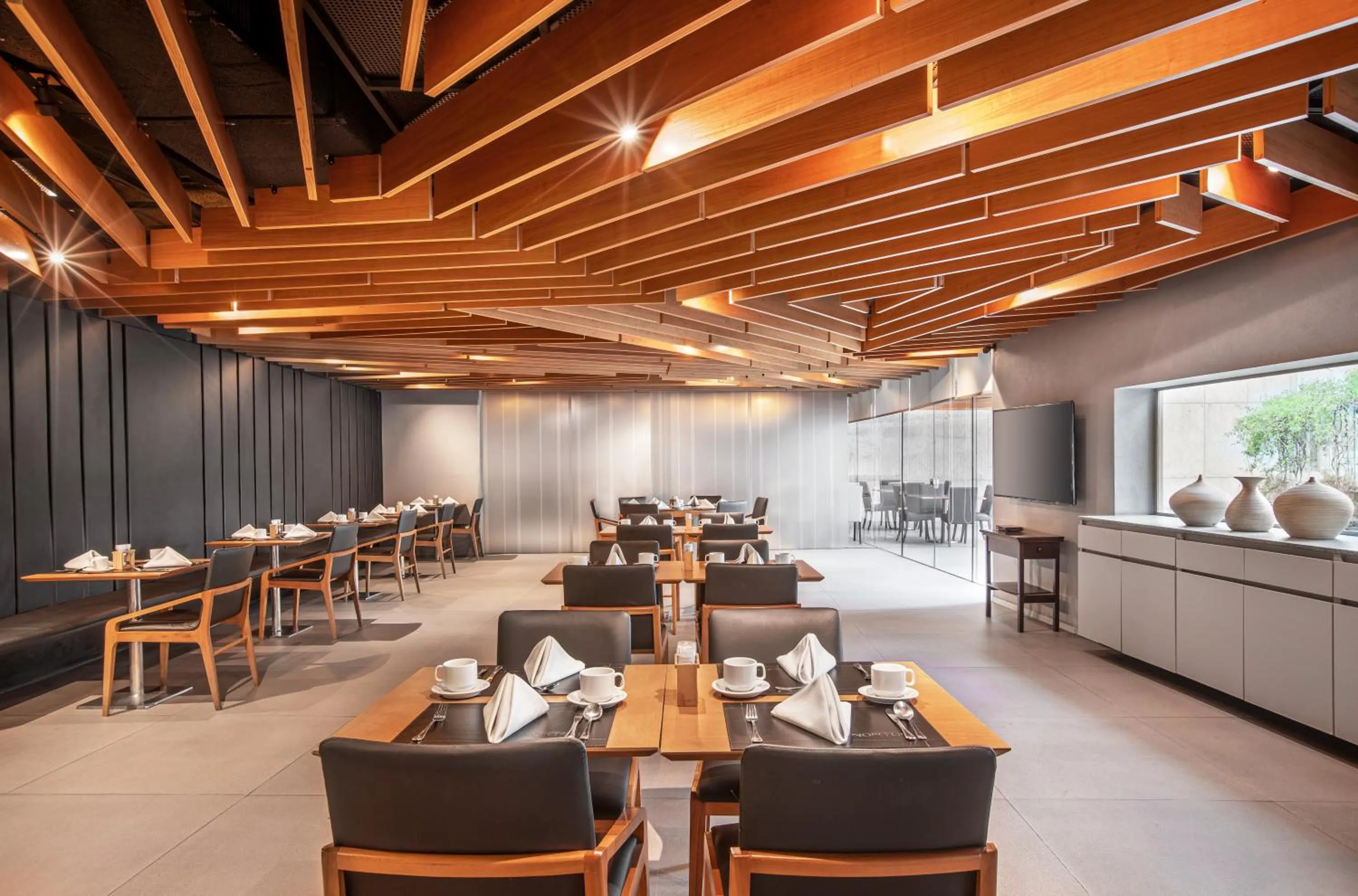 Restaurant/places to eat in Meliá Brasil 21