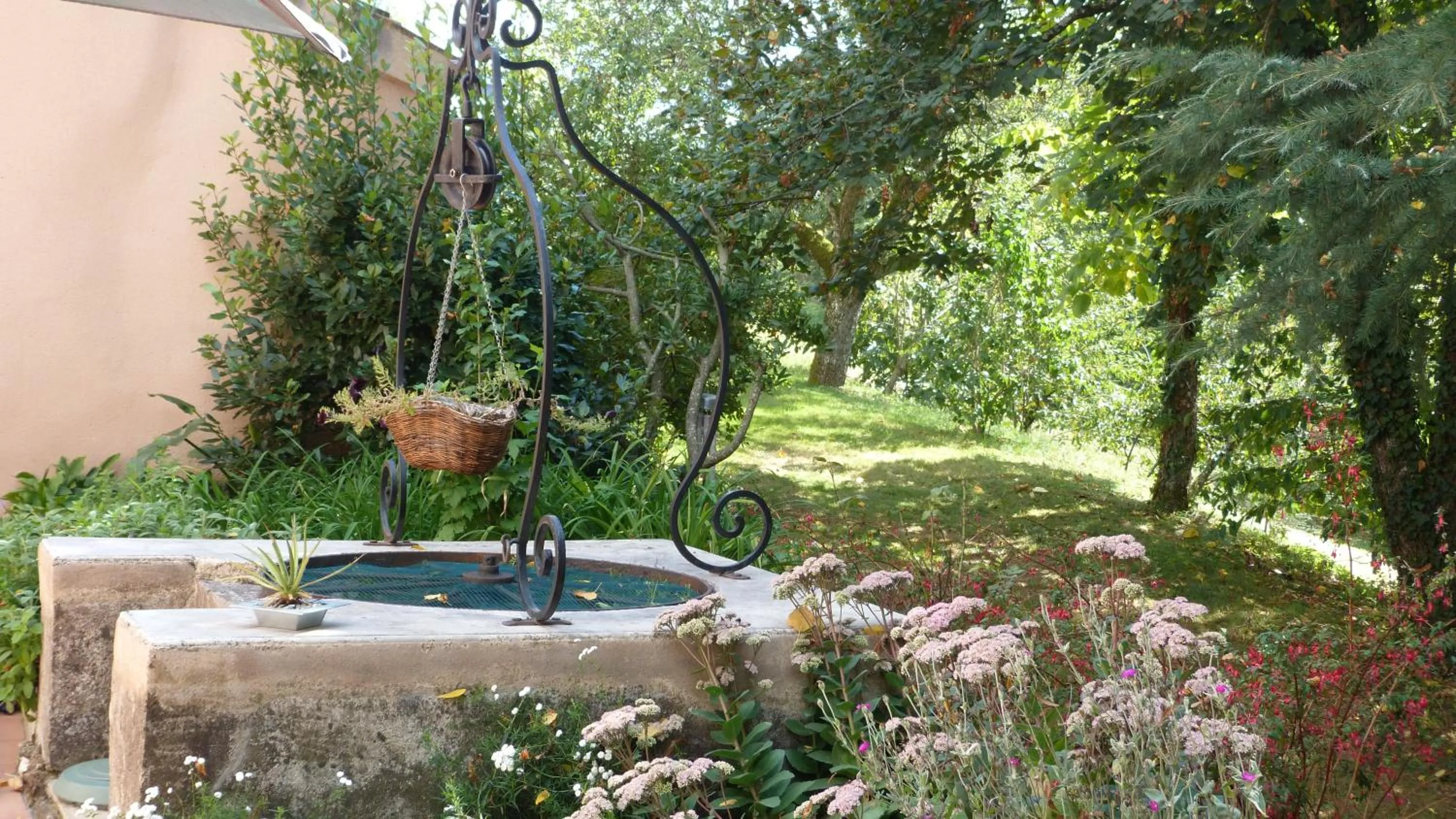 Garden in Les Chambres d'Hôtes du Rouyre