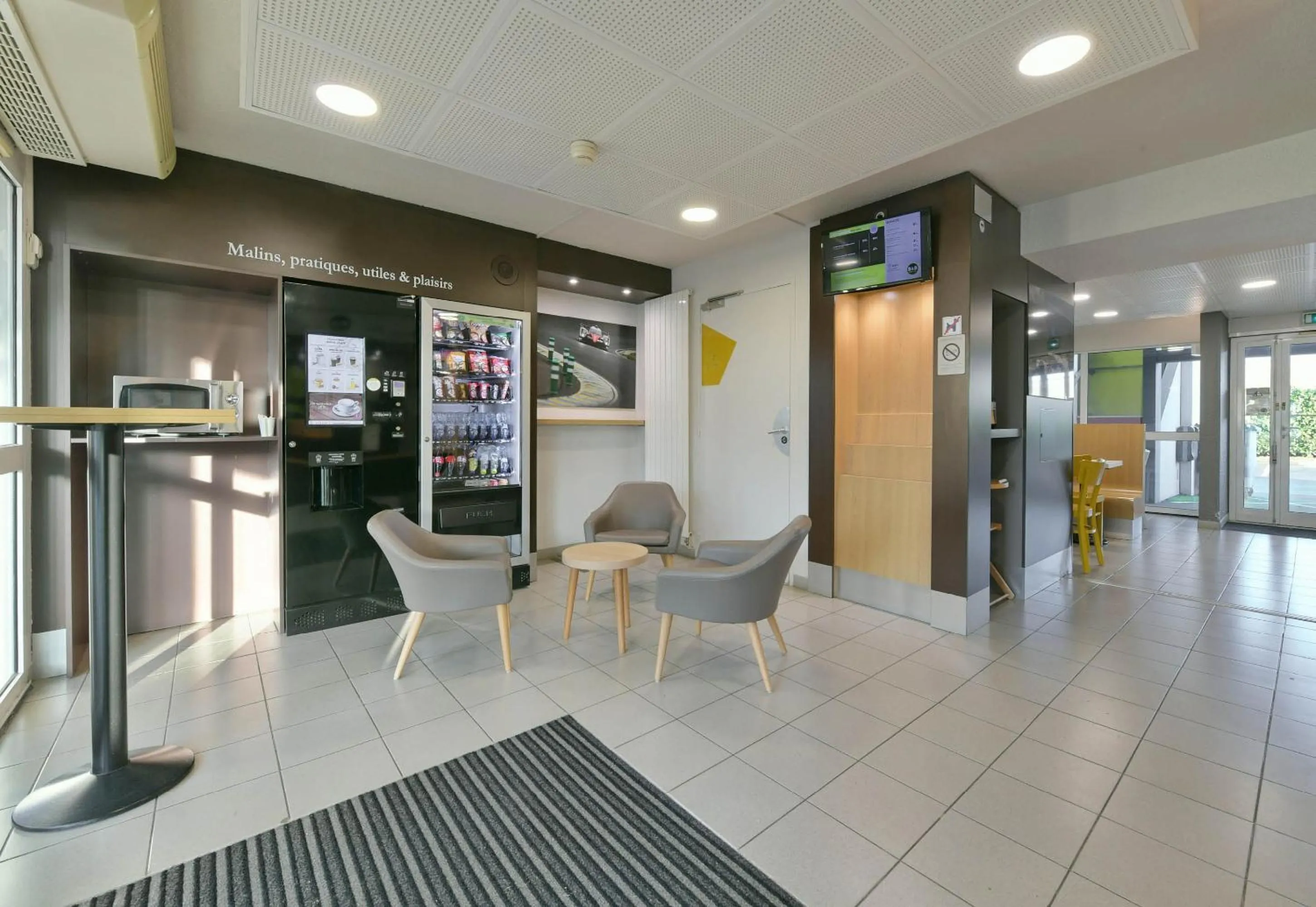 Lobby or reception in B&B HOTEL Le Mans Sud