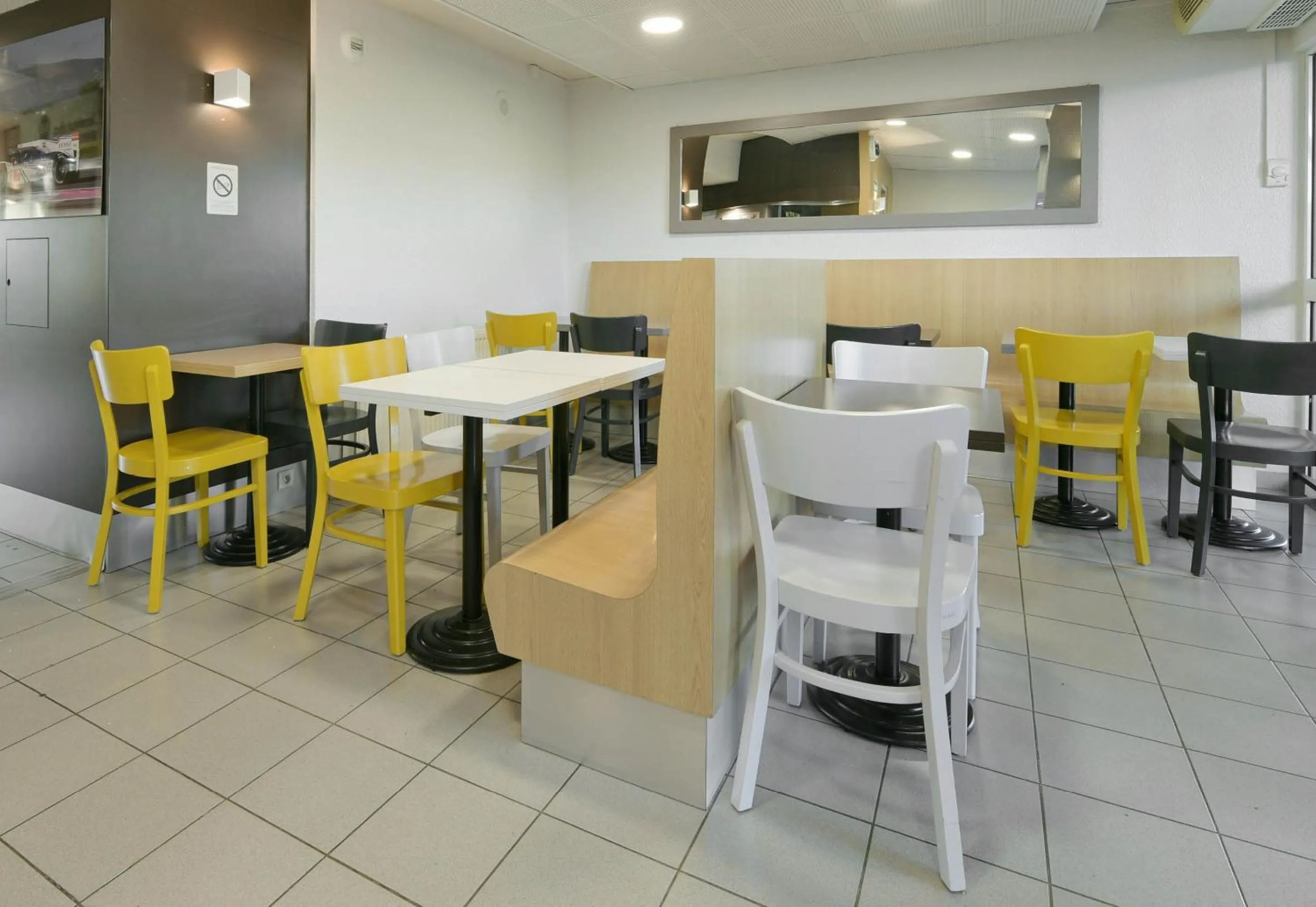 Breakfast in B&B HOTEL Le Mans Sud