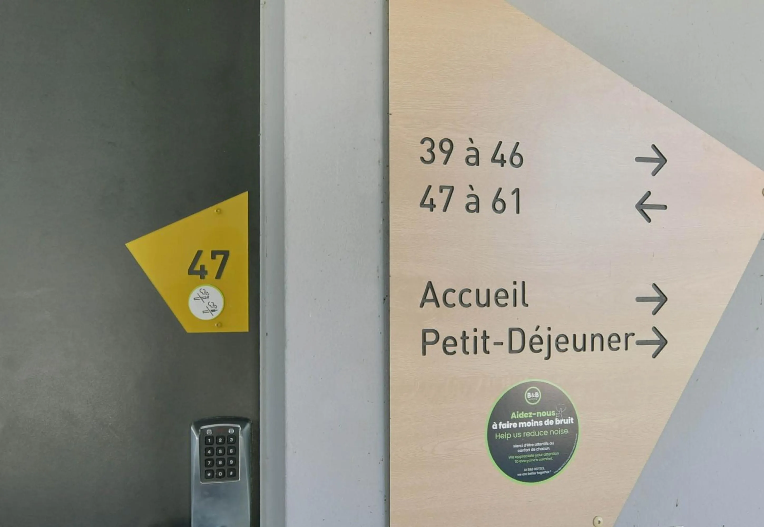 Decorative detail in B&B HOTEL Le Mans Sud