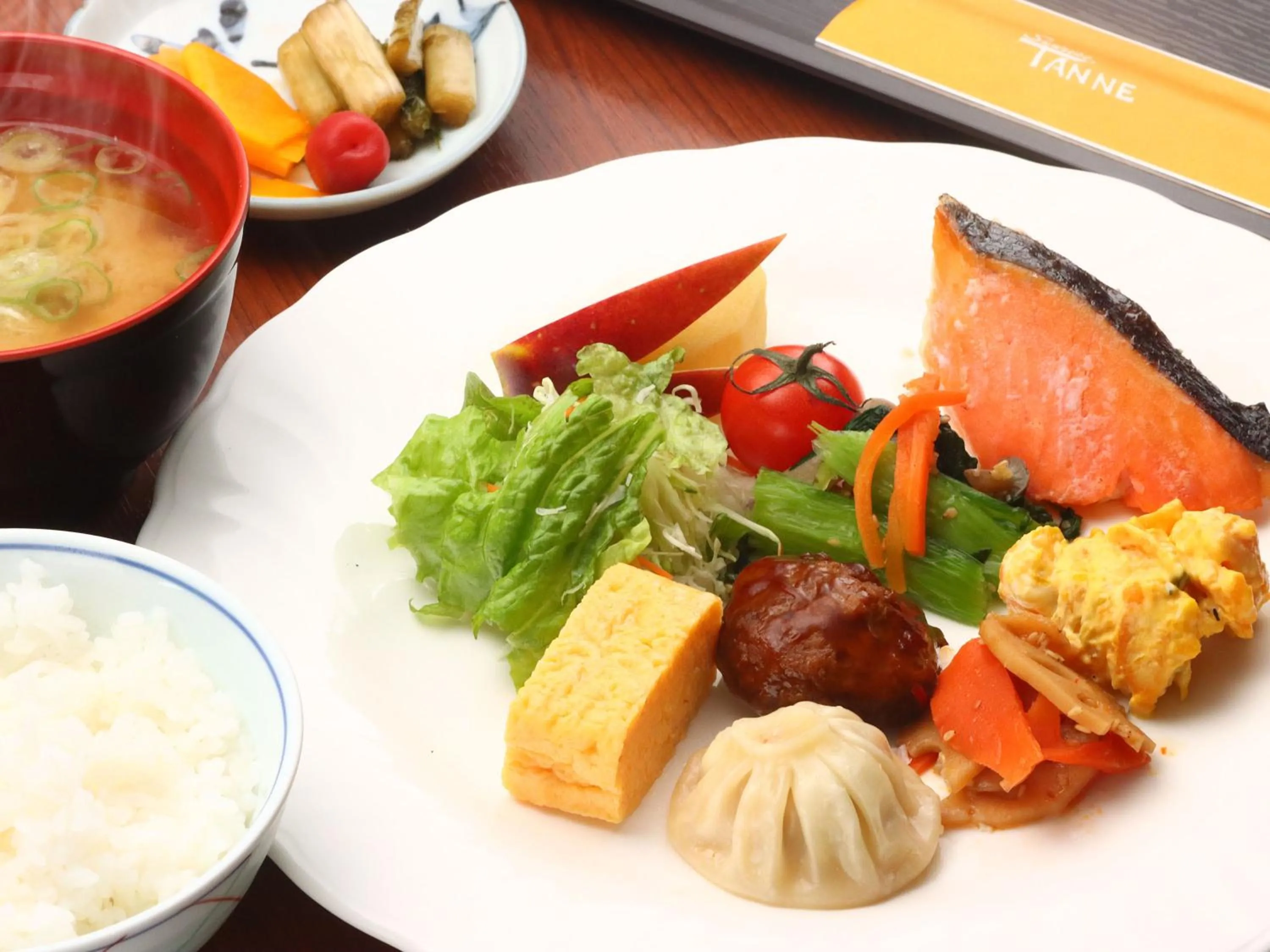 Buffet breakfast in Hakuba Tsugaike Sunrise Tanne