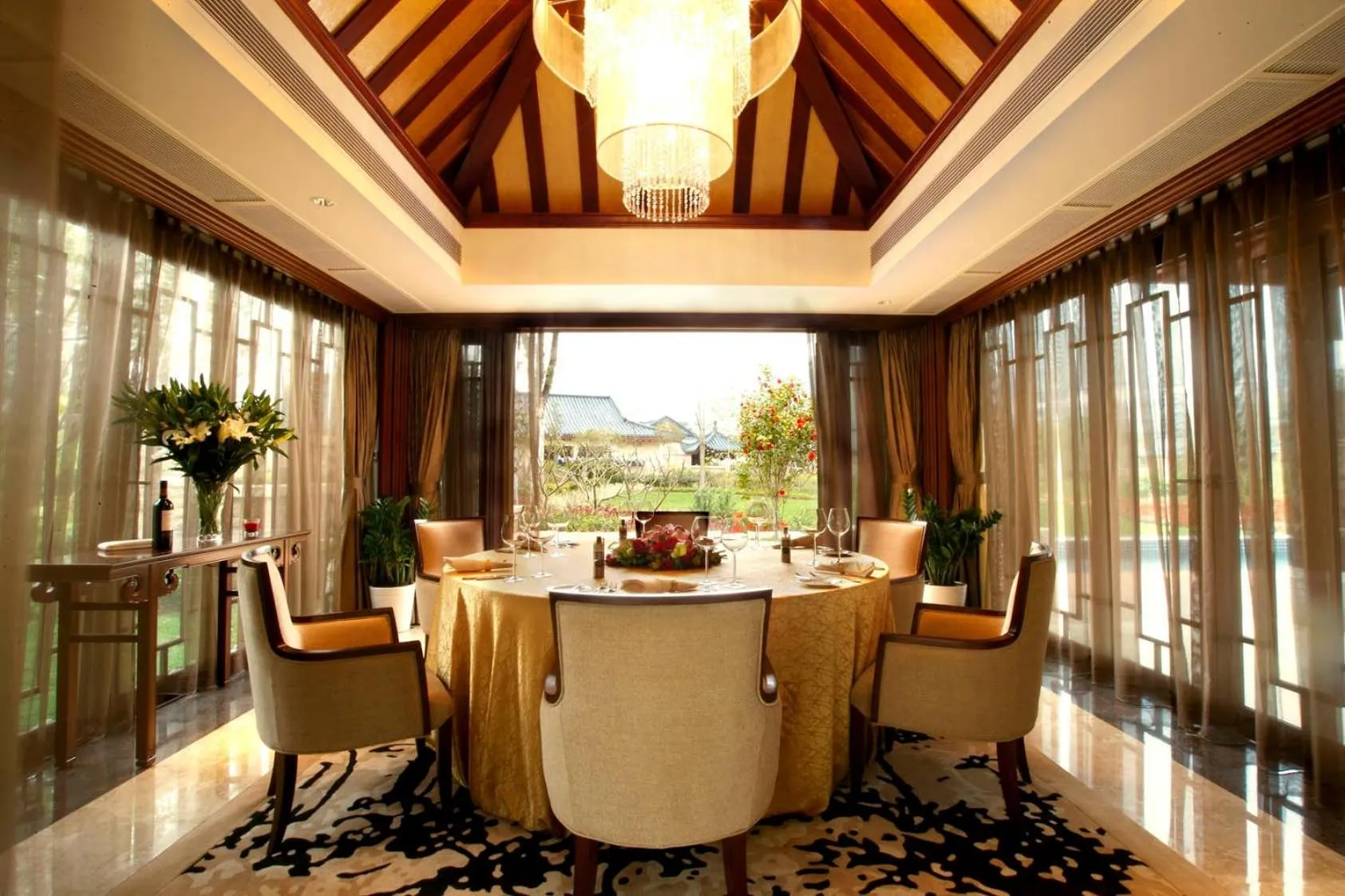 Dining area in Imperial Springs