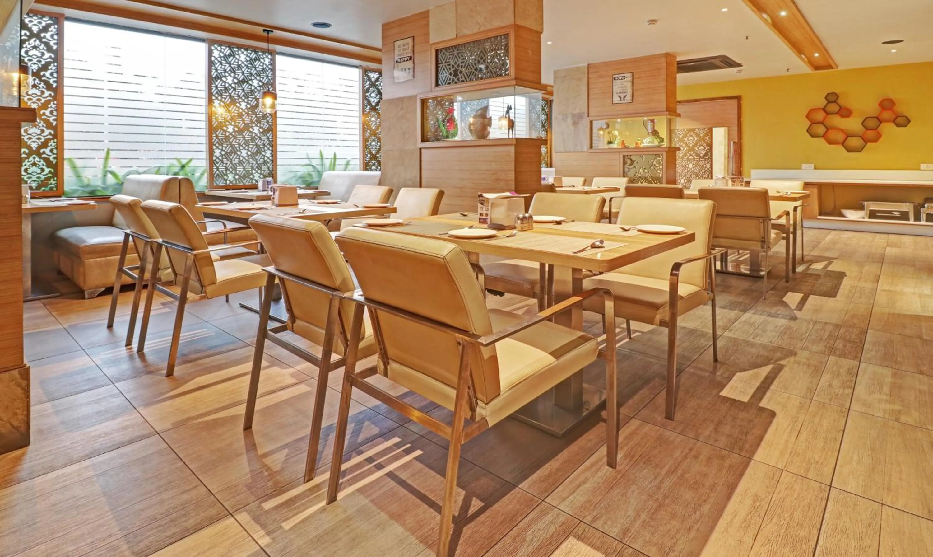 Restaurant/places to eat in Hotel Park N