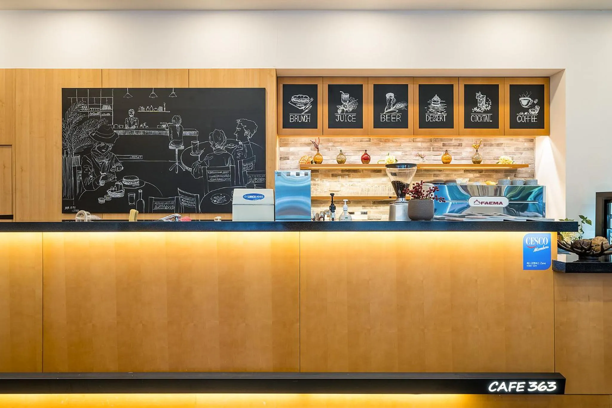 Coffee/tea facilities in Crown Hotel Changwon