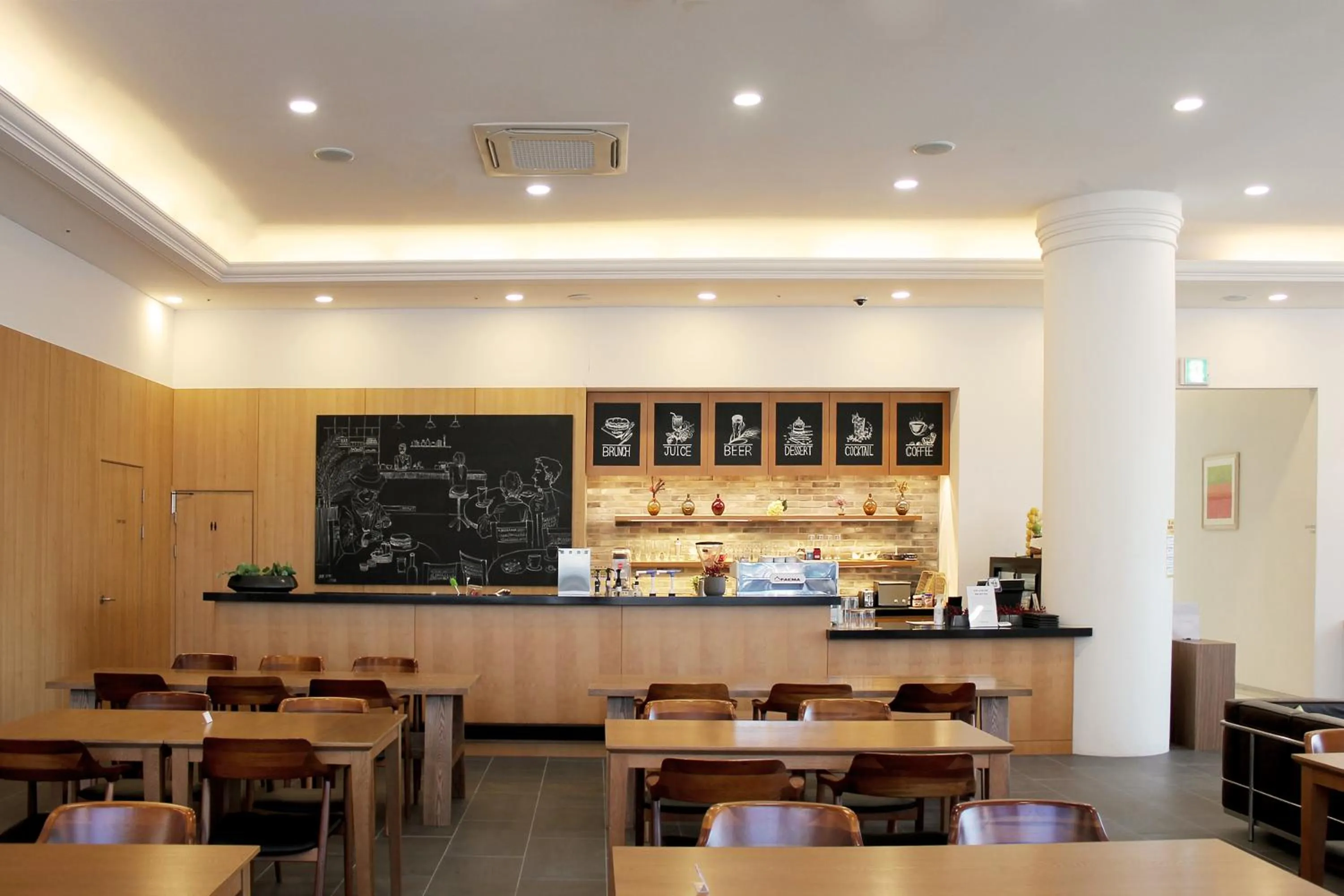 Lounge or bar in Crown Hotel Changwon