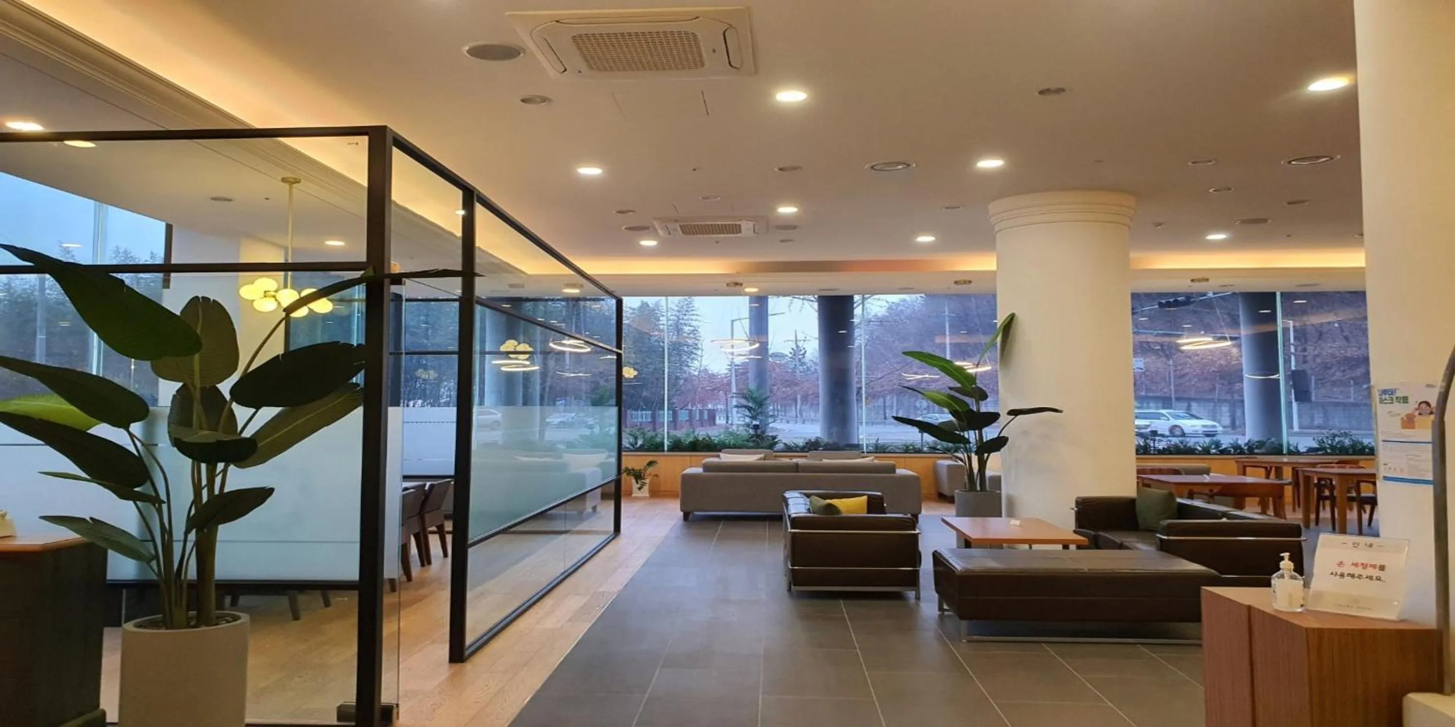 Restaurant/places to eat in Crown Hotel Changwon