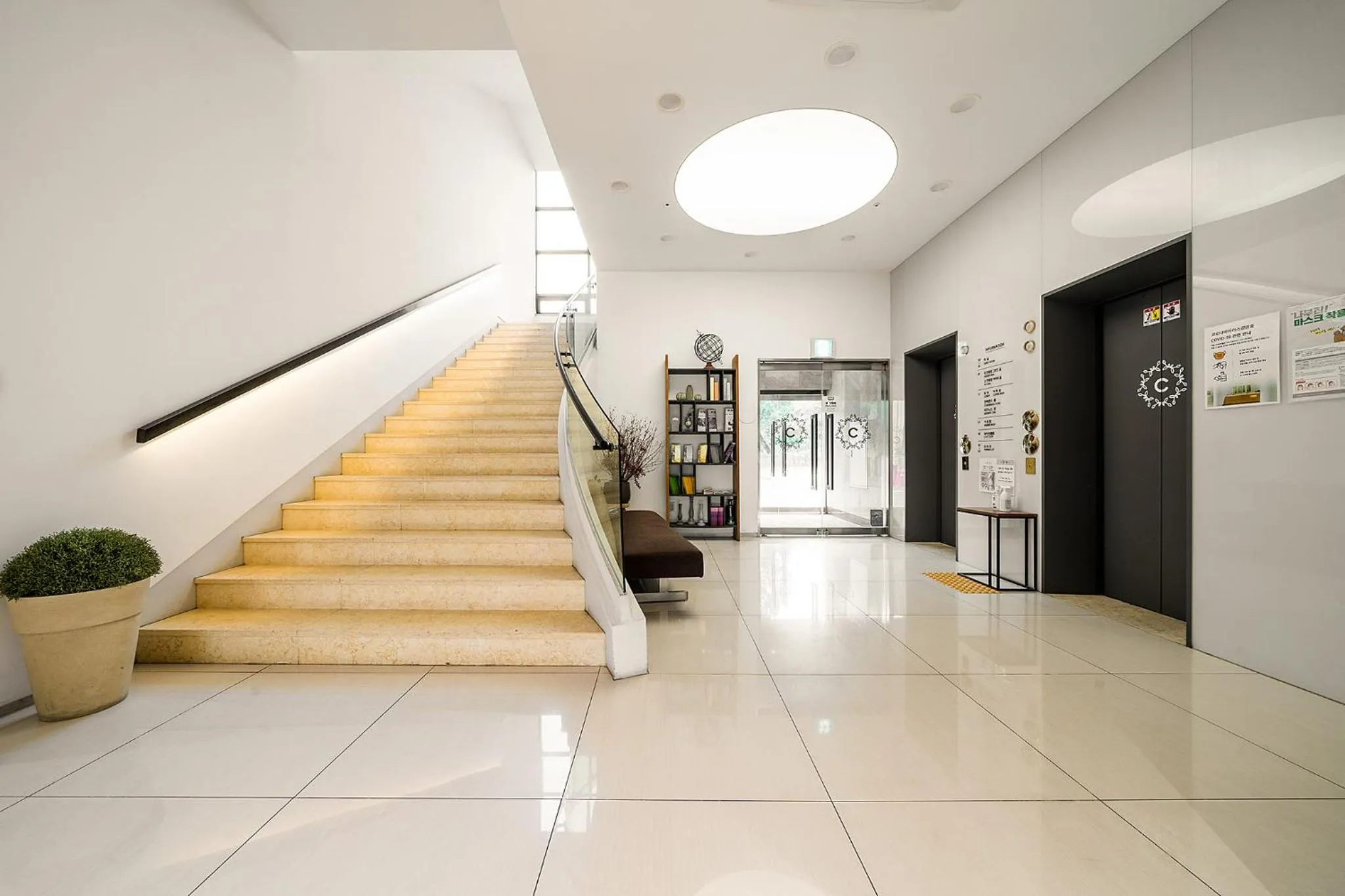 Lobby or reception in Crown Hotel Changwon