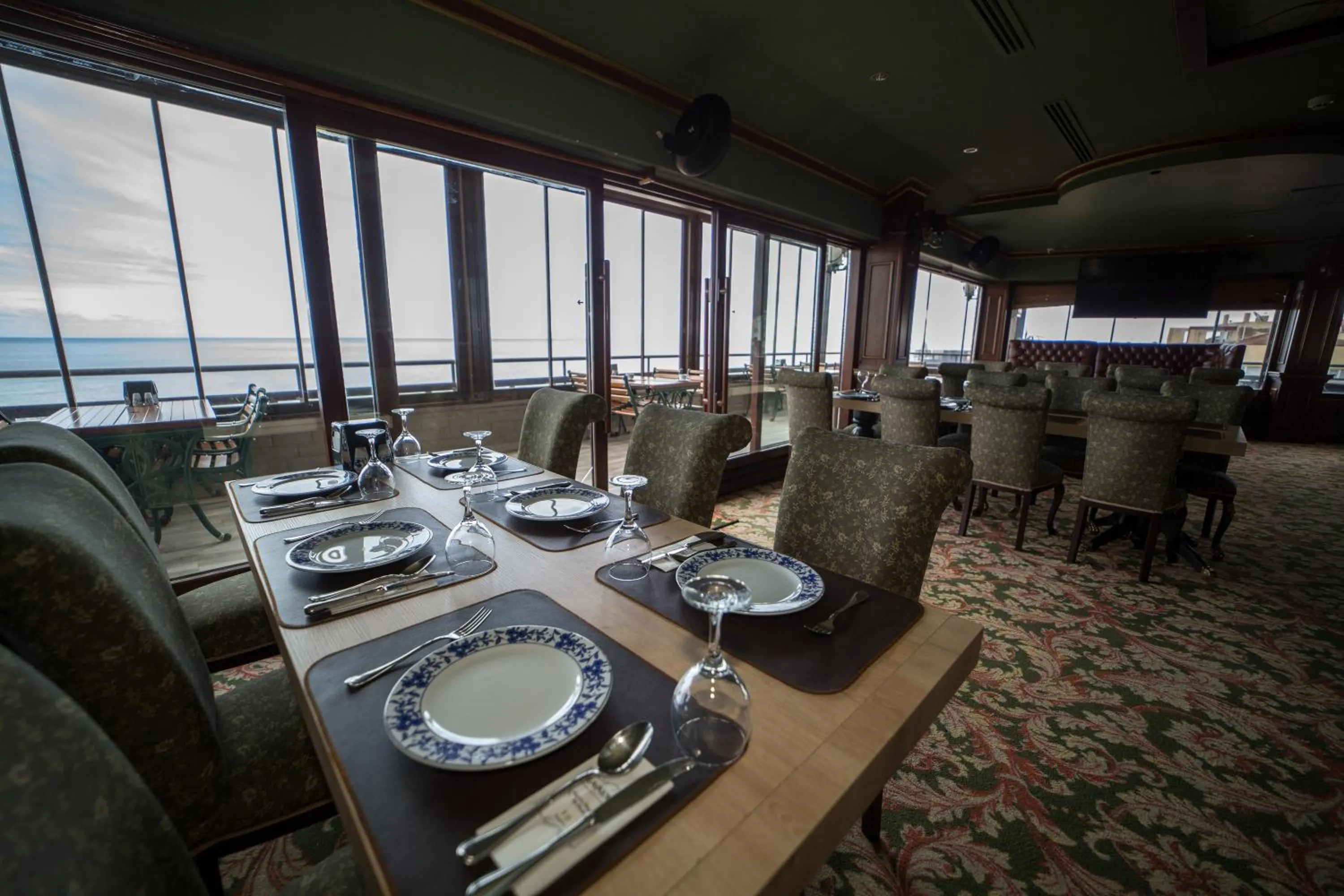 Restaurant/places to eat in Funda Hotel