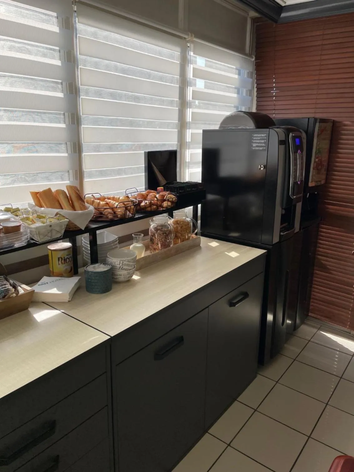 Breakfast in Brit Hotel Cherbourg