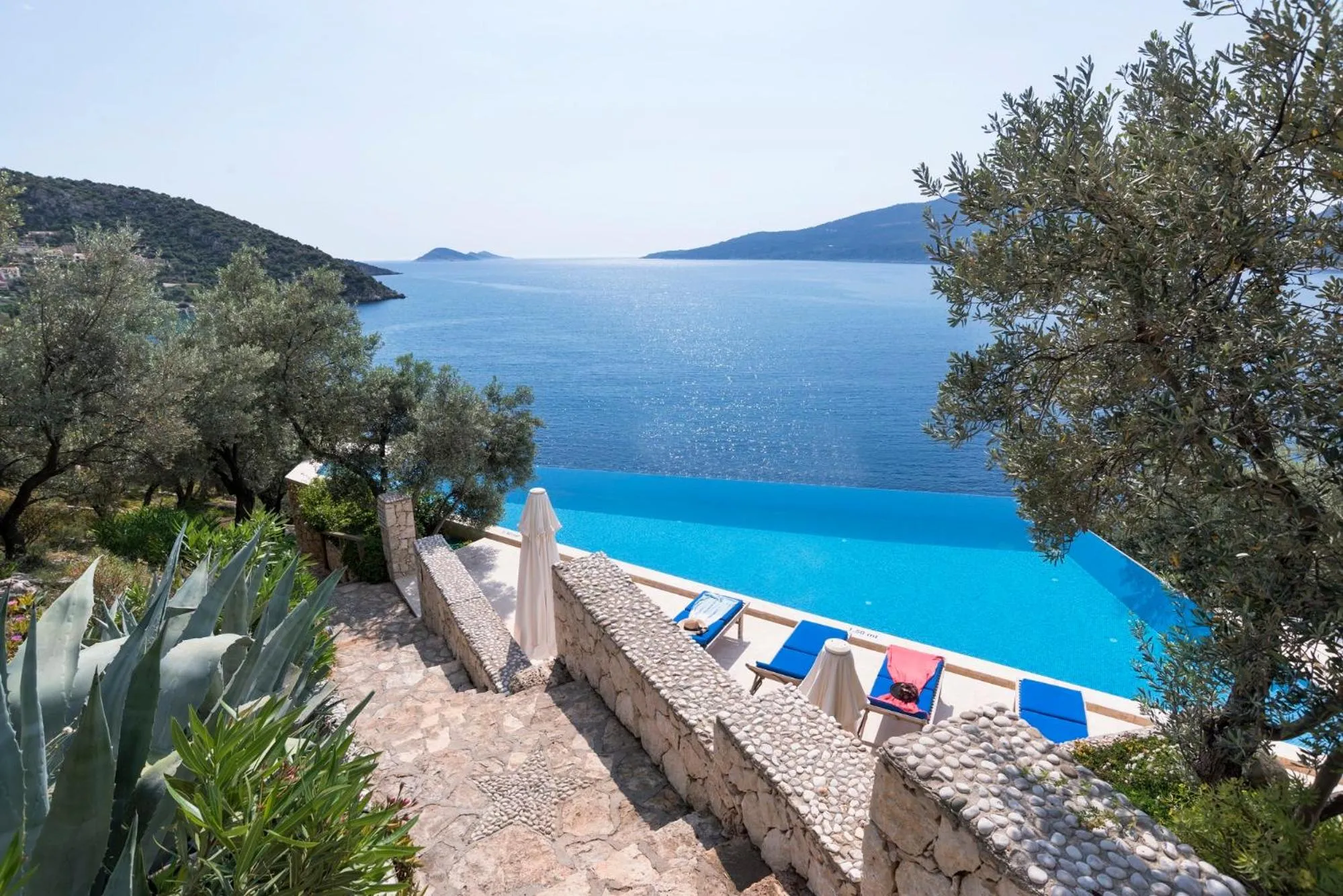 Pool view in Hotel Villa Mahal