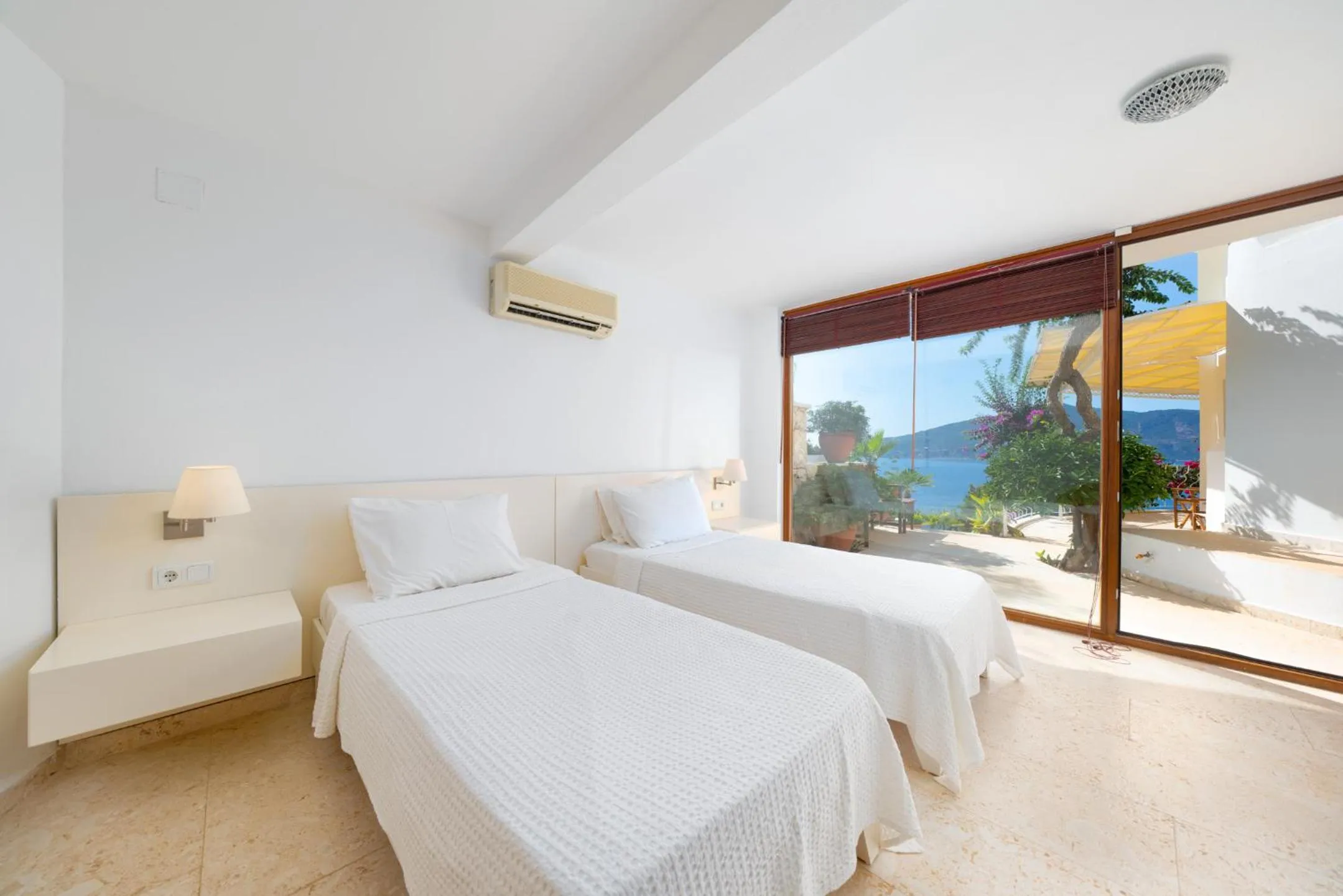 Bed in Hotel Villa Mahal