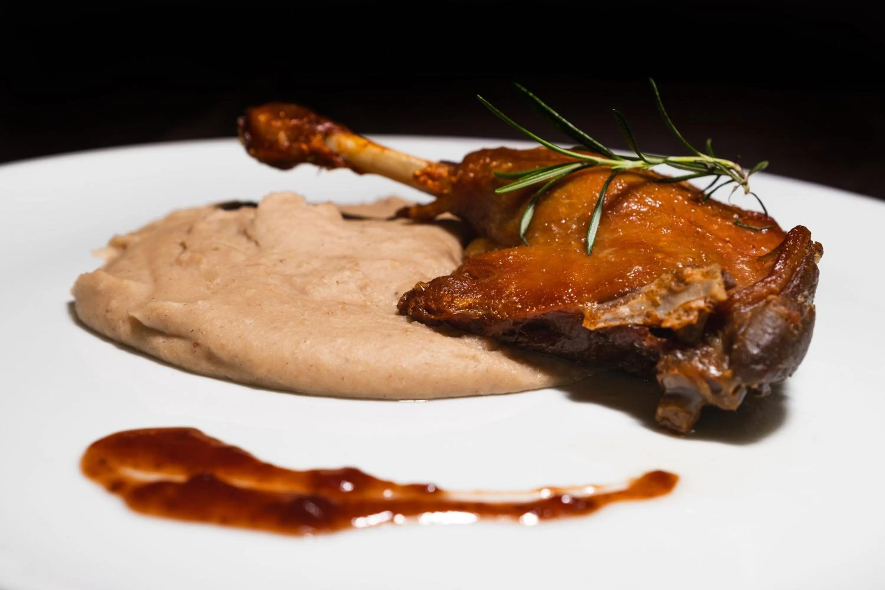 Restaurant/places to eat in Alva Valley Hotel