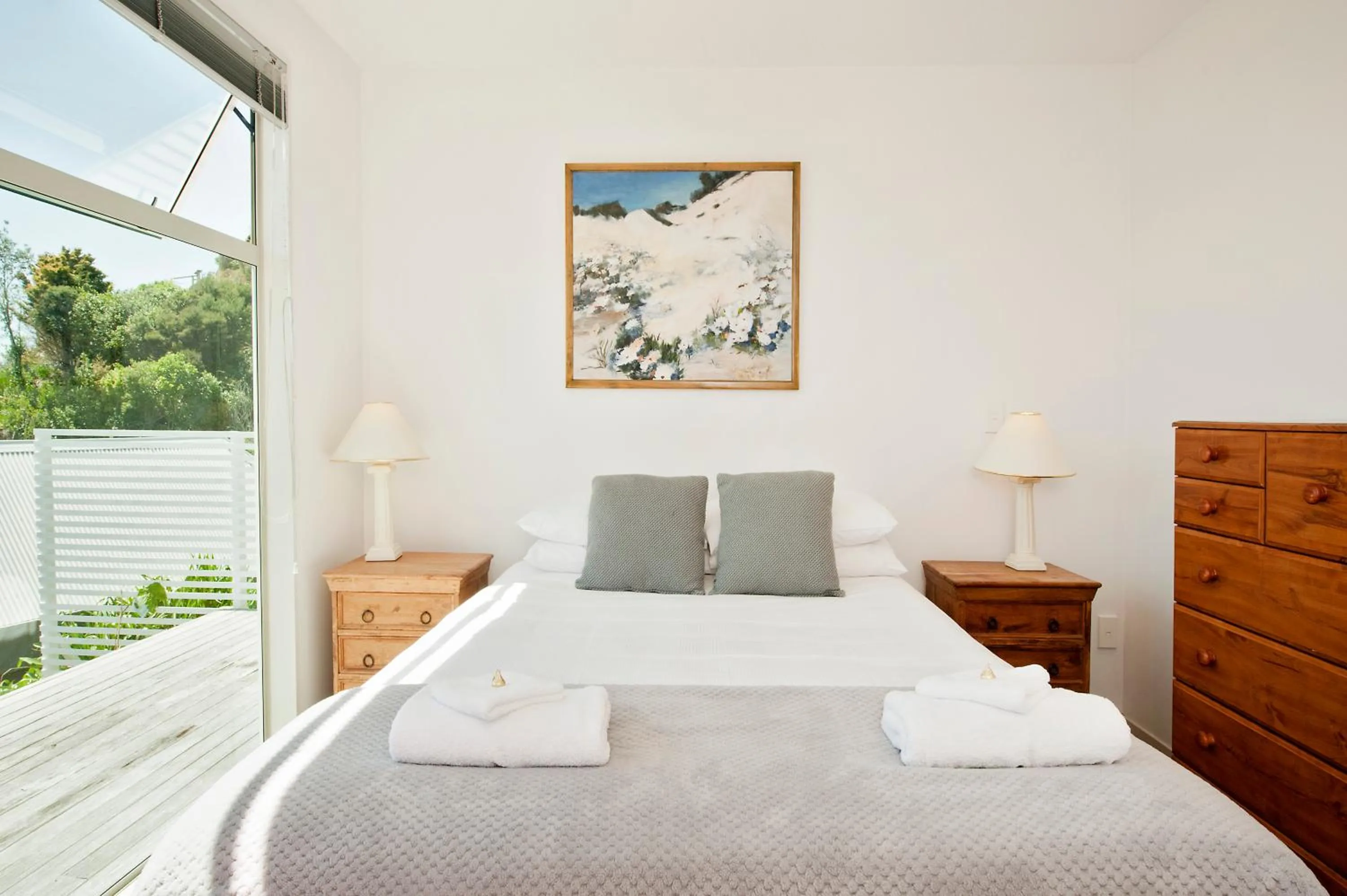 Bedroom, Bed in Robins Nest