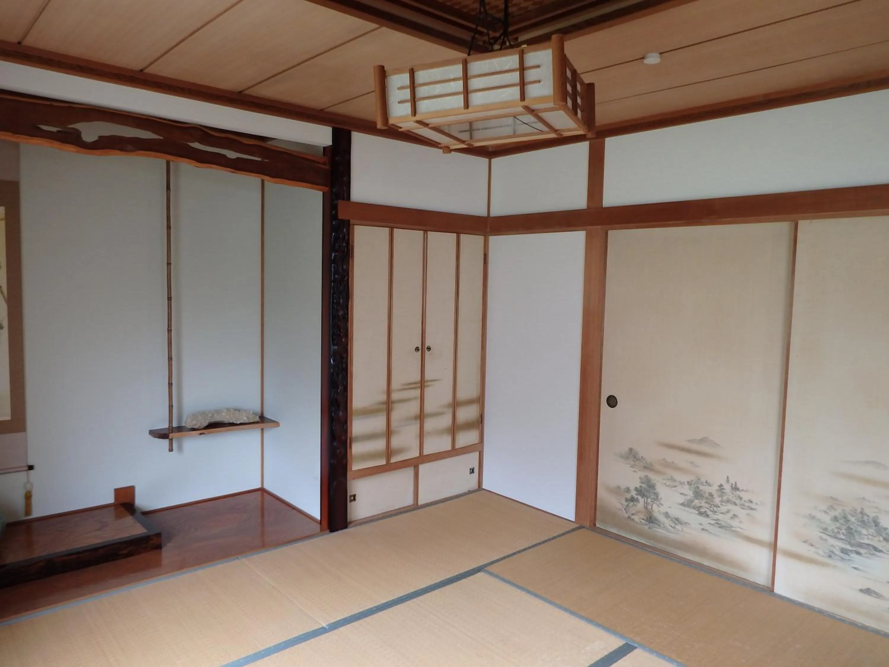 Photo of the whole room in Koukaso