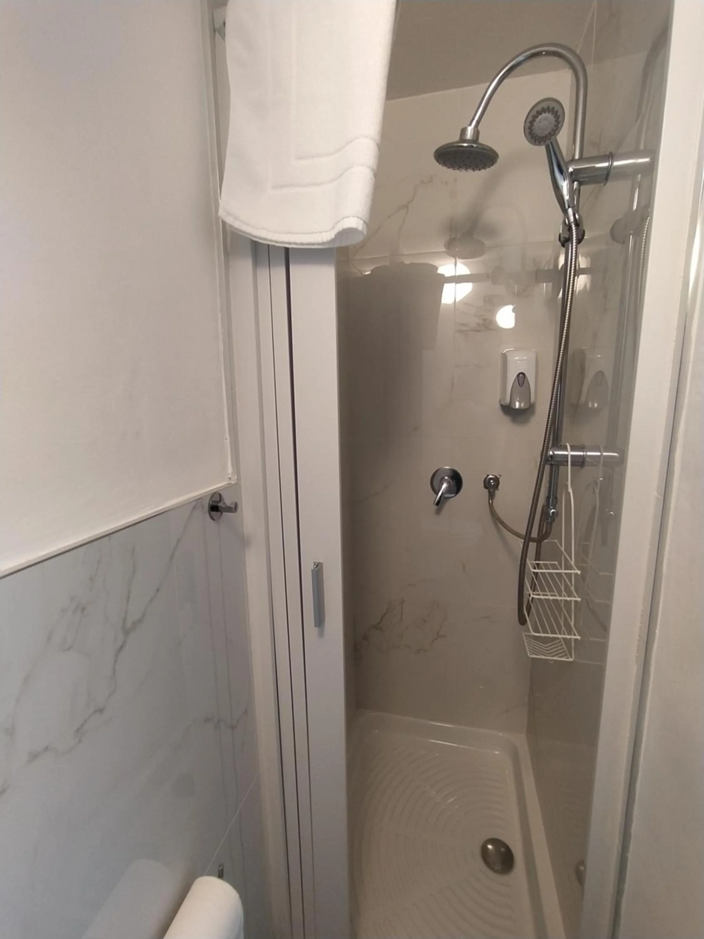 Shower in Domus Nikolai