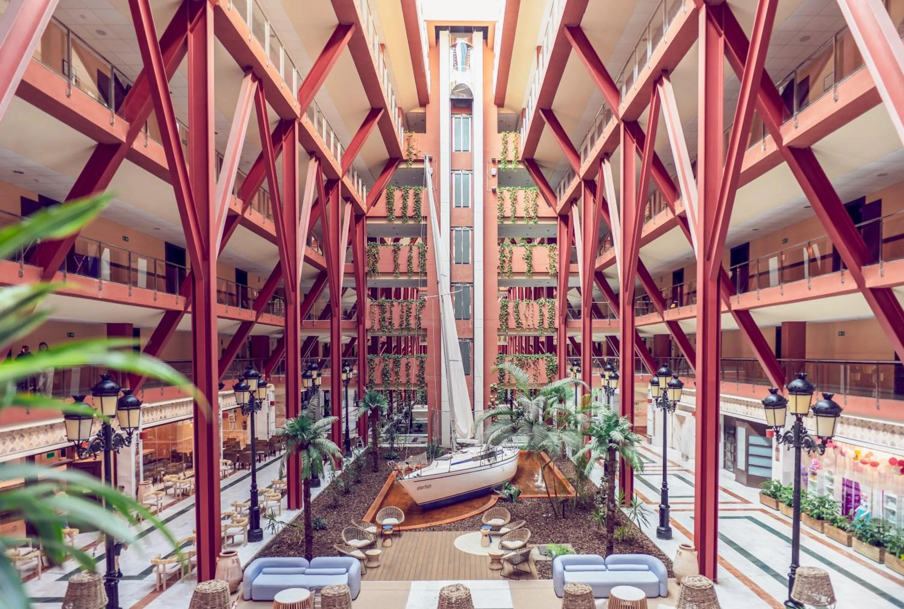 Decorative detail in Holiday World Resort