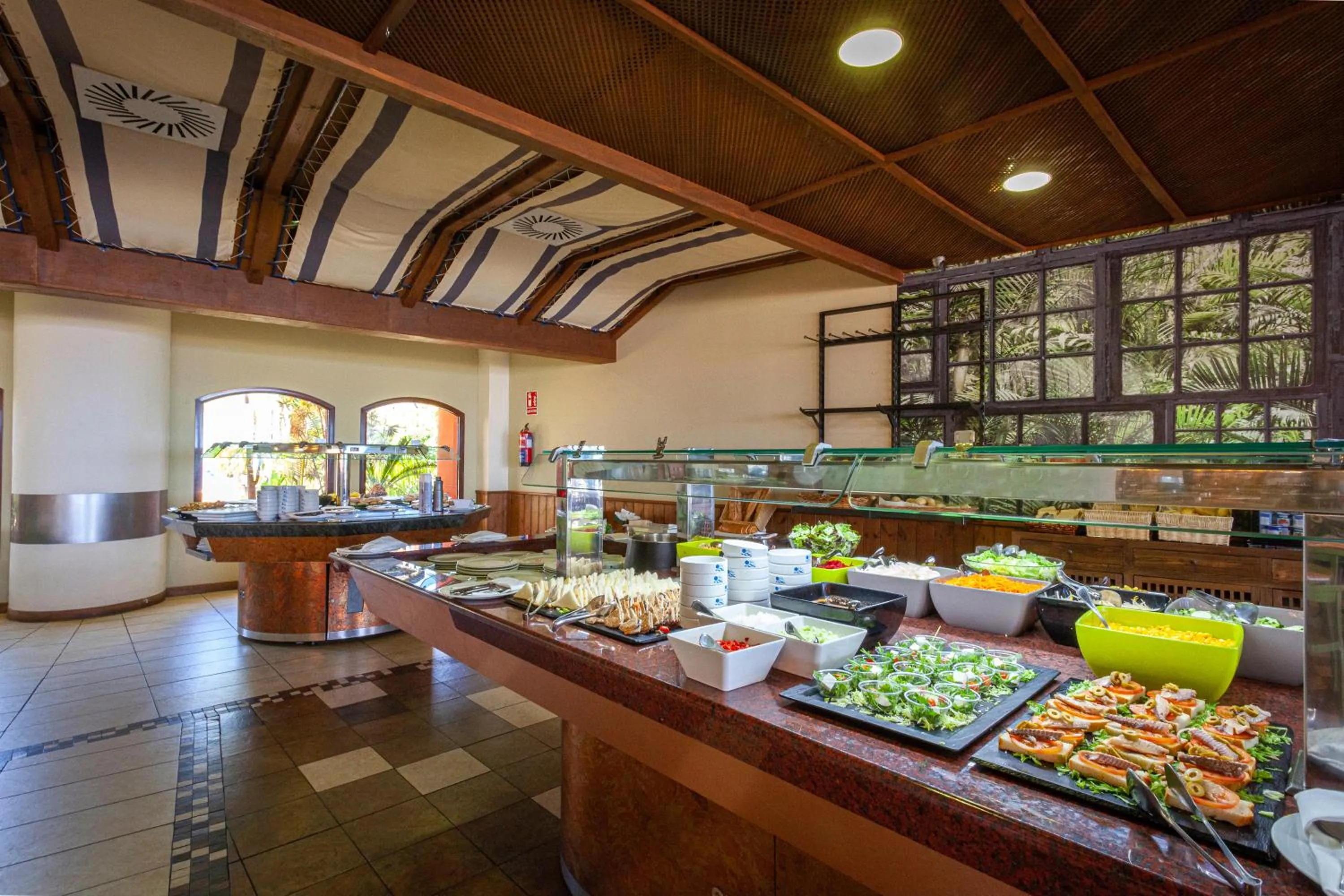 Food and drinks in Holiday World Resort