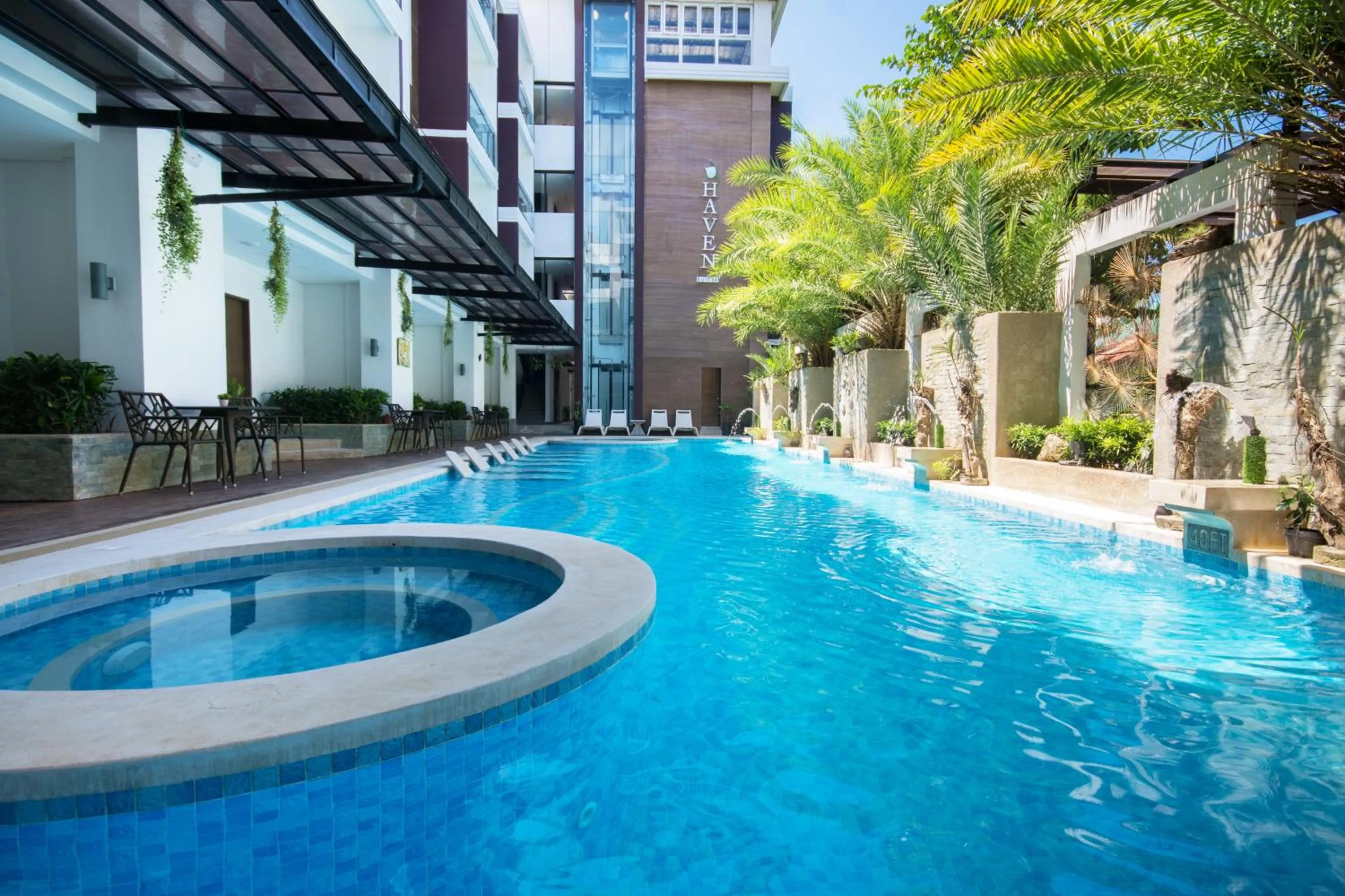 Swimming pool in Boracay Haven Suites