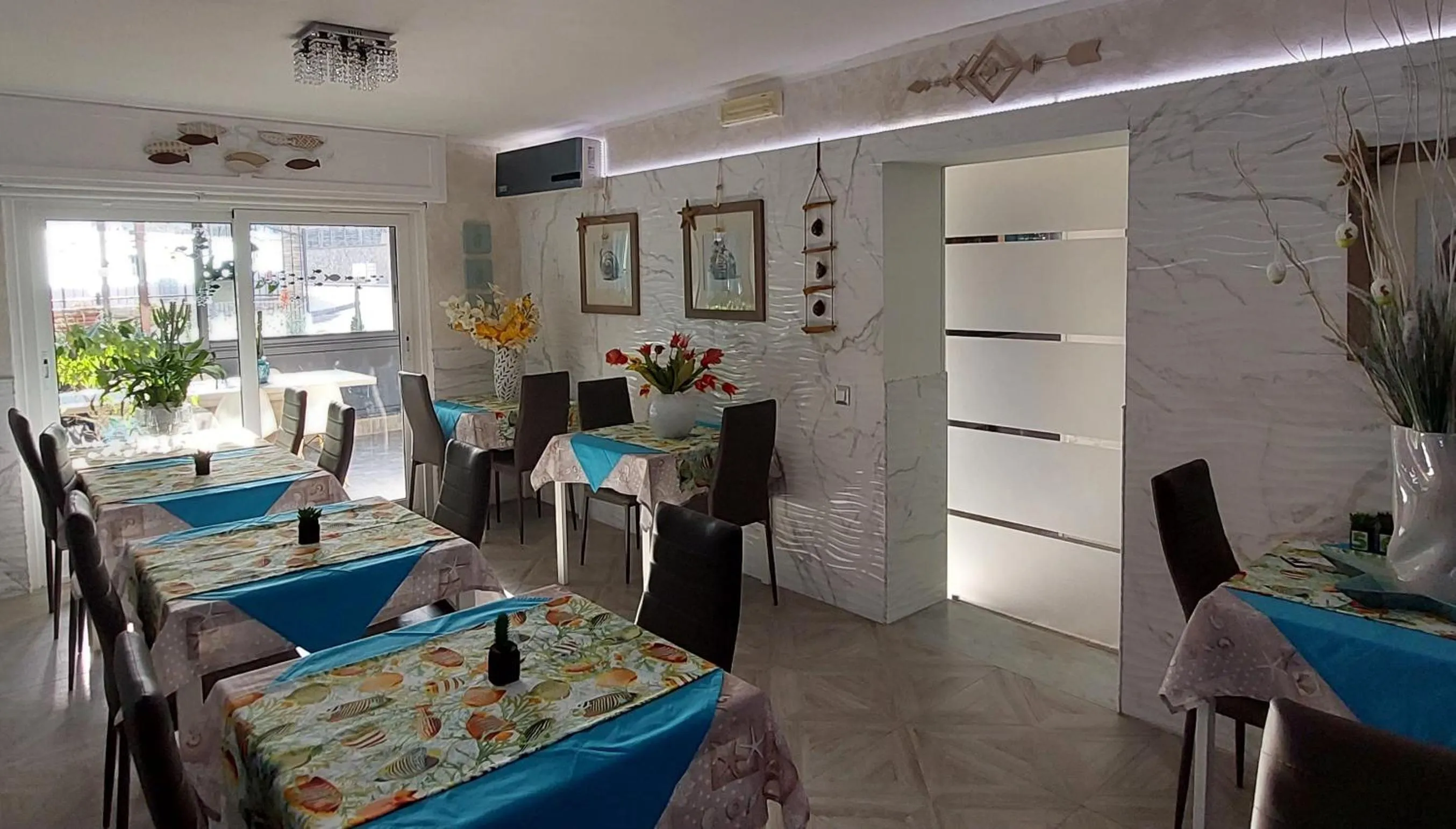 Restaurant/places to eat in Villa La Lanterna