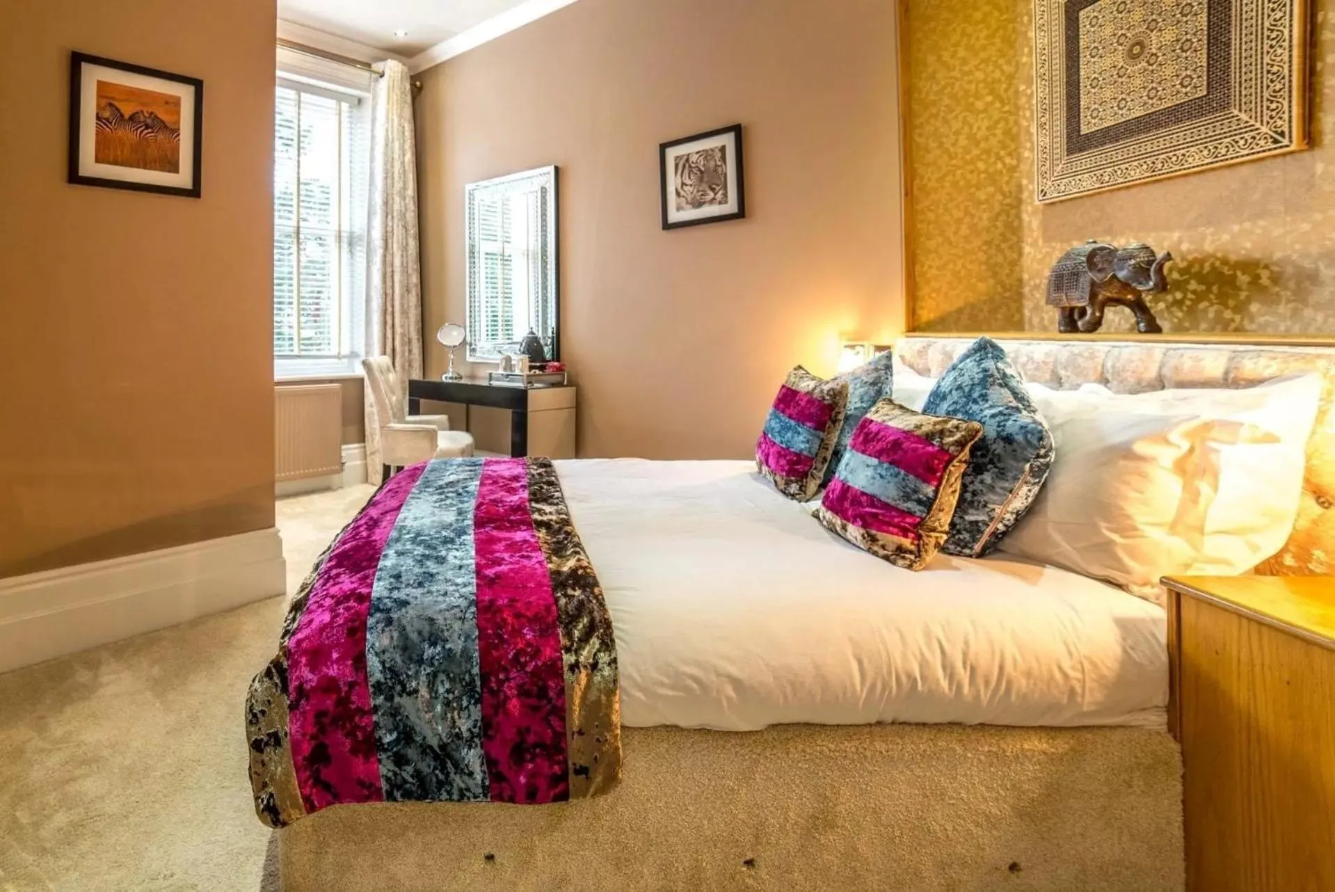 Bedroom, Bed in Derby Manor