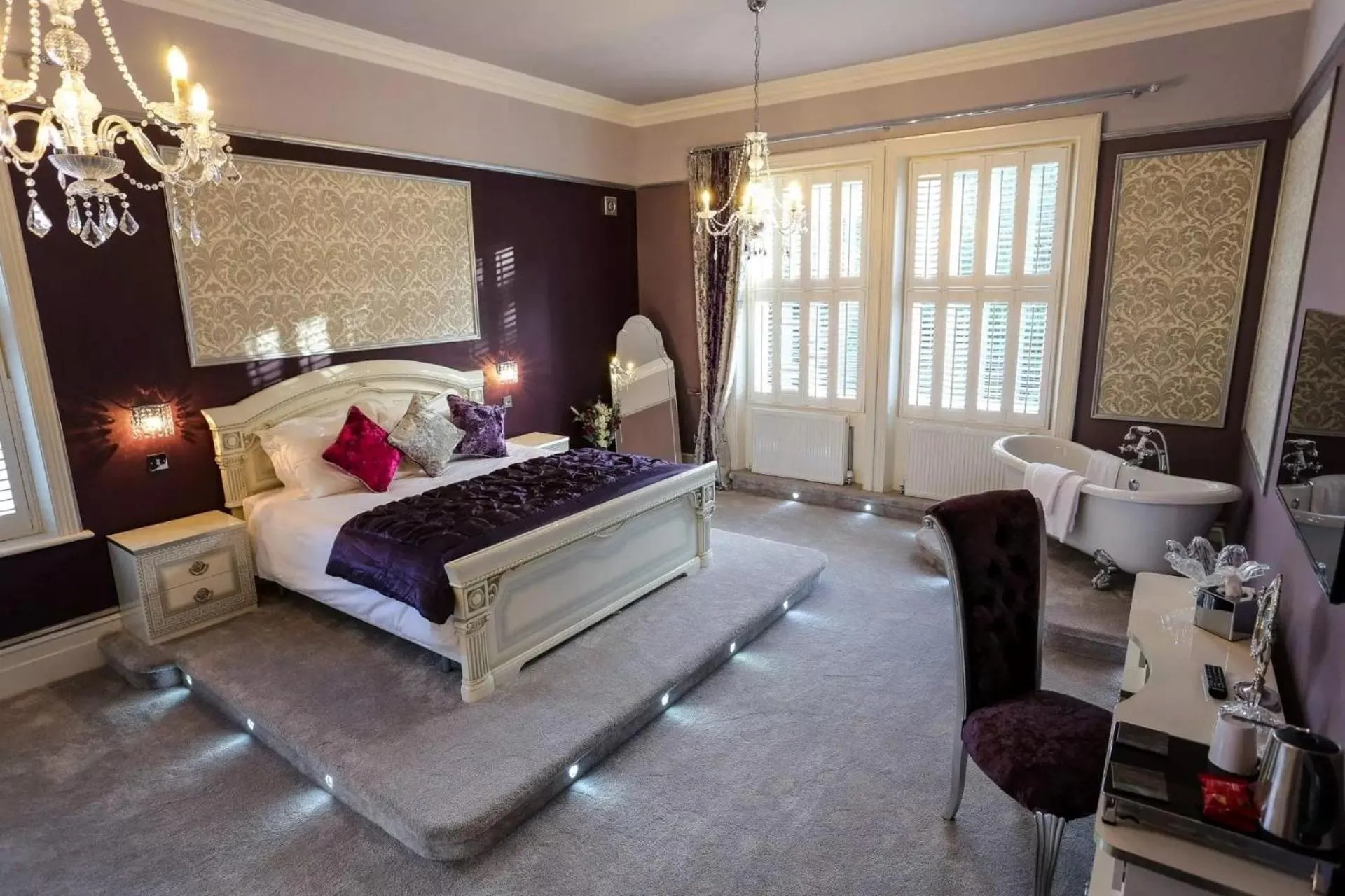 Bedroom, Bed in Derby Manor