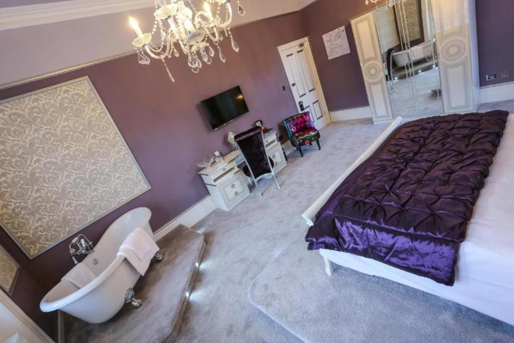 Bedroom, Bed in Derby Manor