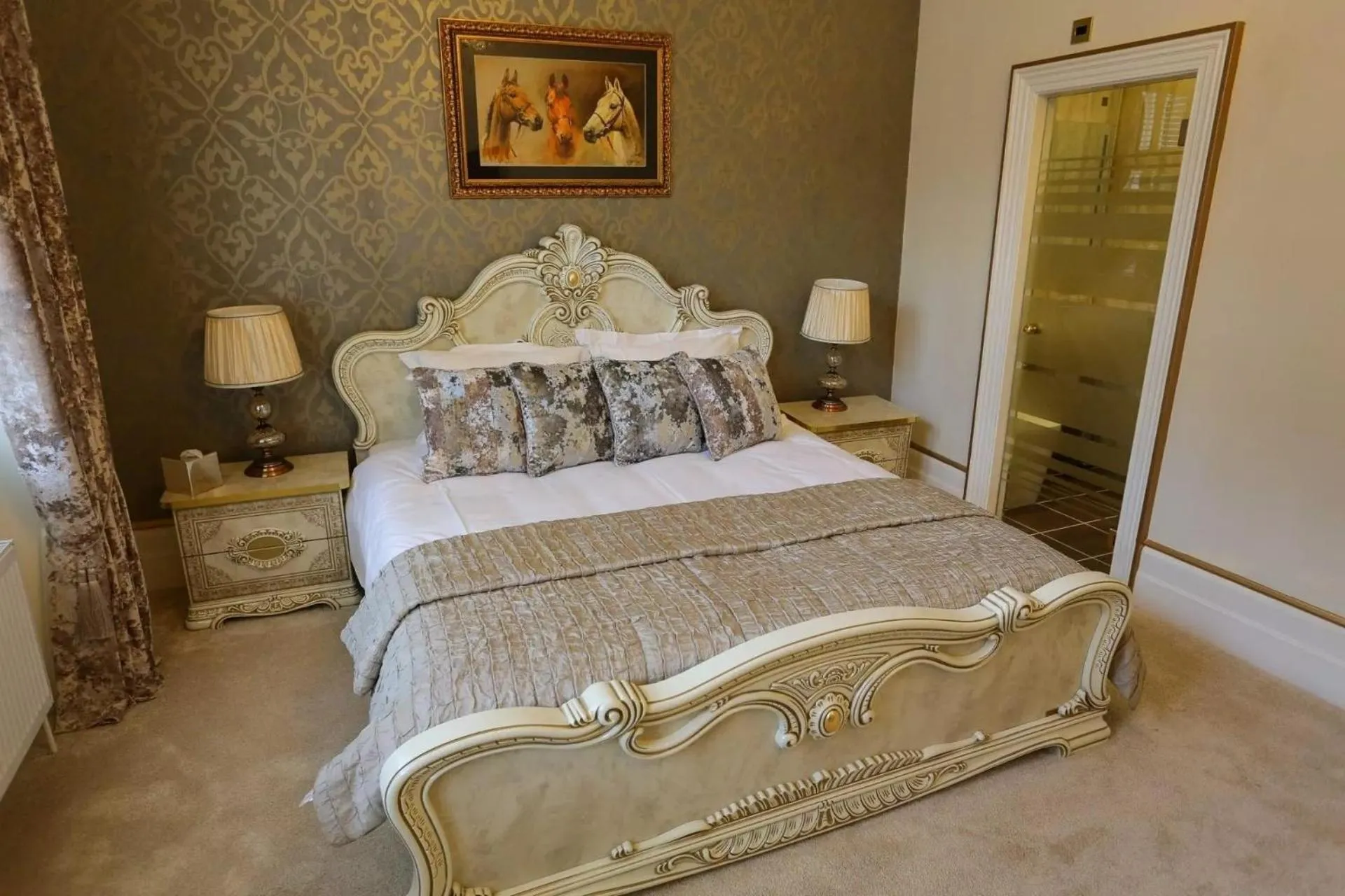 Bedroom, Bed in Derby Manor