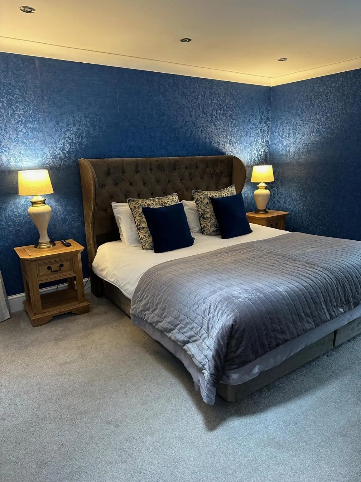 Bedroom, Bed in Derby Manor