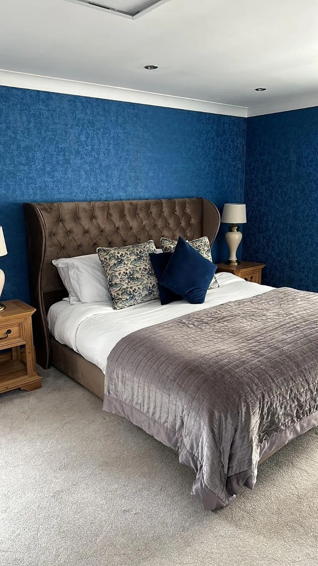 Bedroom, Bed in Derby Manor