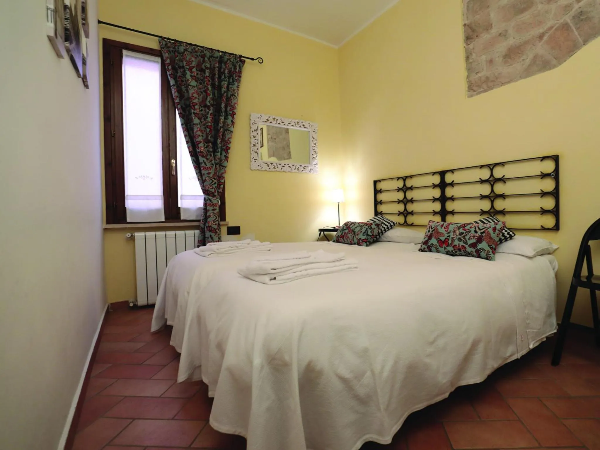 Twin Room with External Private Bathroom - single occupancy in Residenza Raffaello