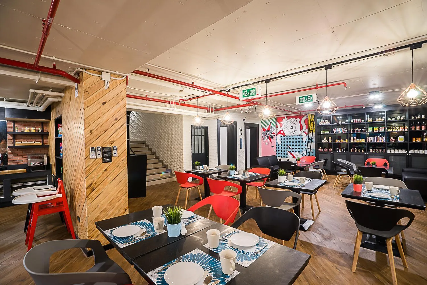 Restaurant/places to eat in Sunshine Hip Hotel