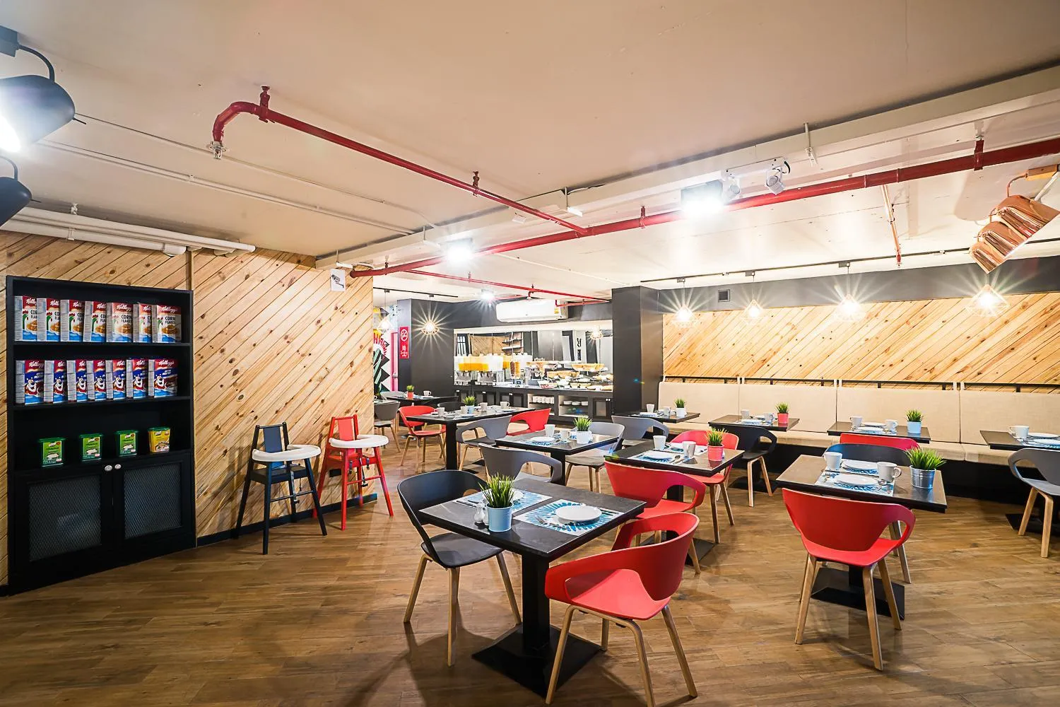 Restaurant/places to eat in Sunshine Hip Hotel