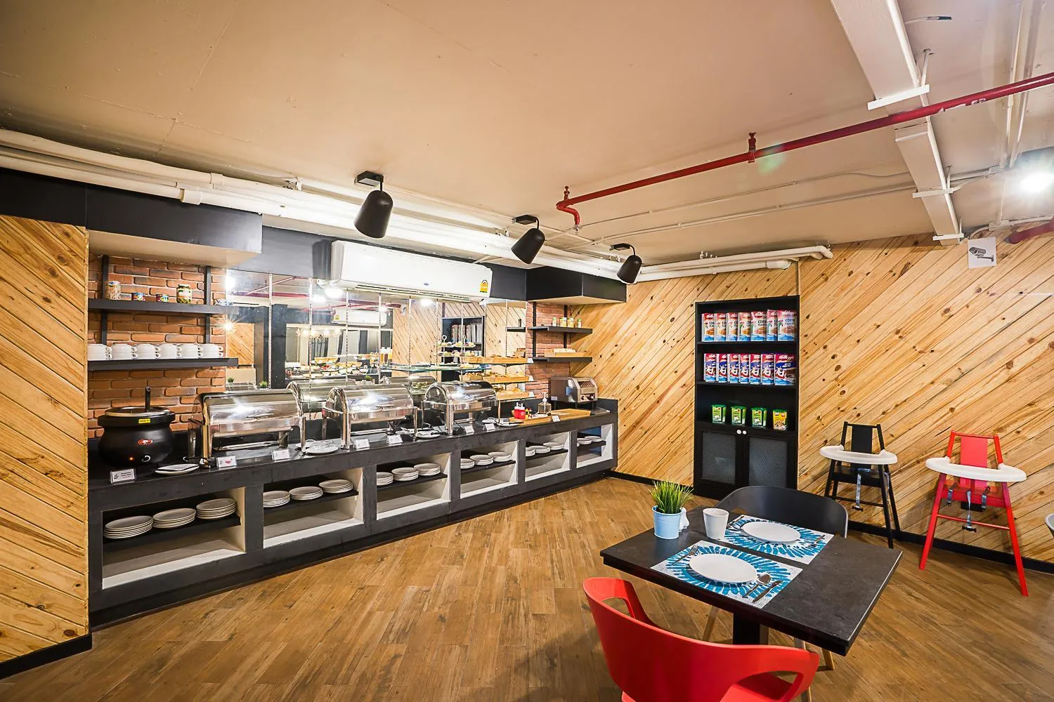 Restaurant/places to eat in Sunshine Hip Hotel