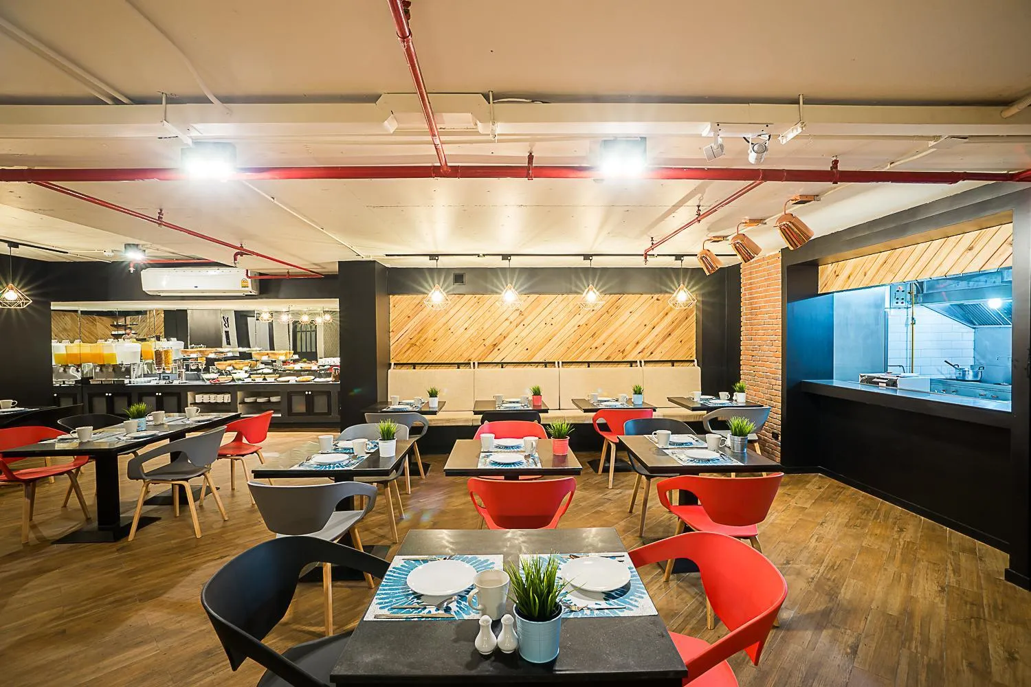 Restaurant/places to eat in Sunshine Hip Hotel