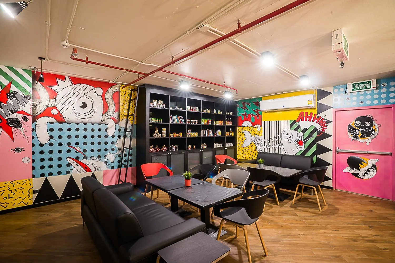 Restaurant/places to eat in Sunshine Hip Hotel