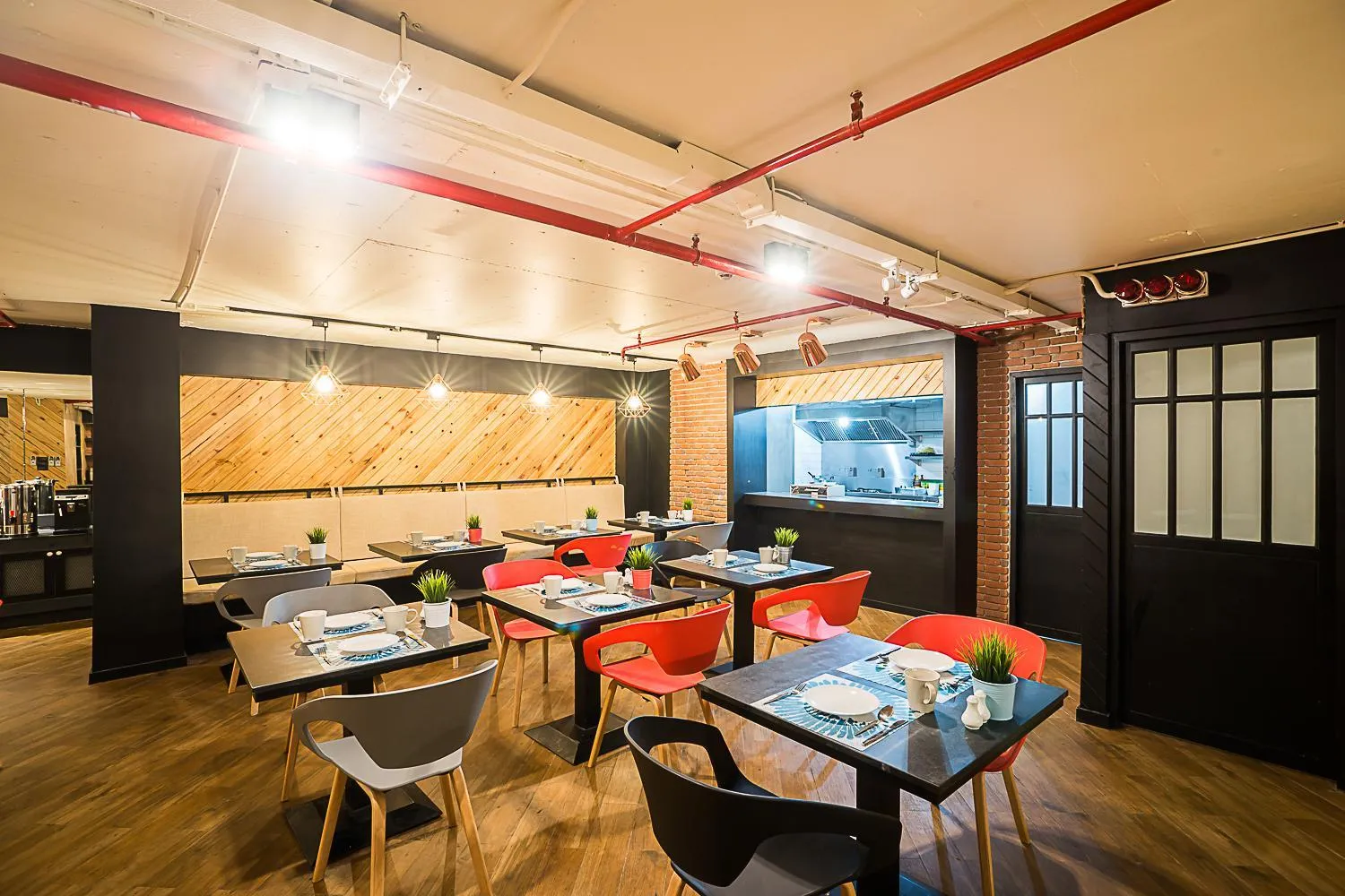 Restaurant/places to eat in Sunshine Hip Hotel