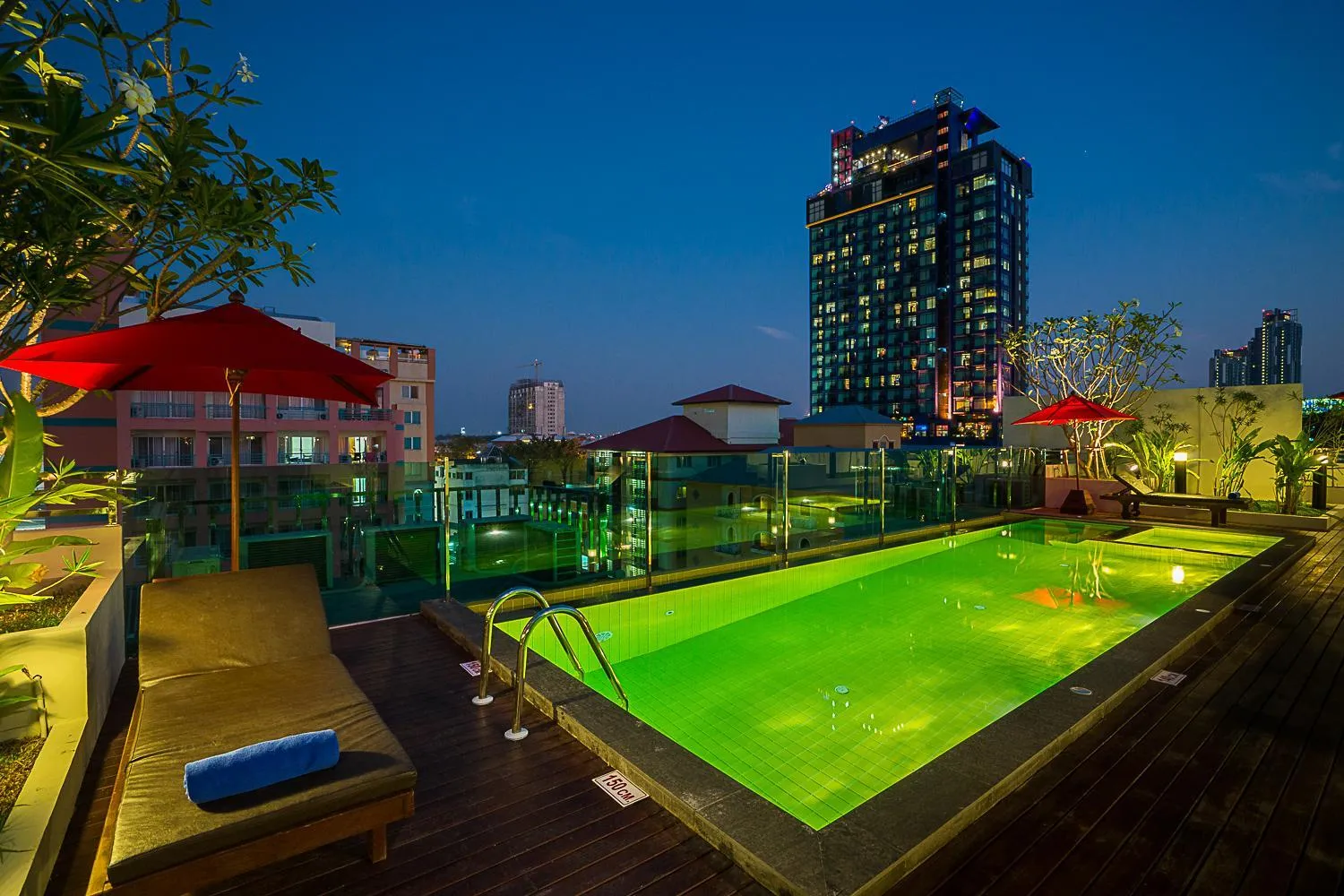 Night in Sunshine Hip Hotel