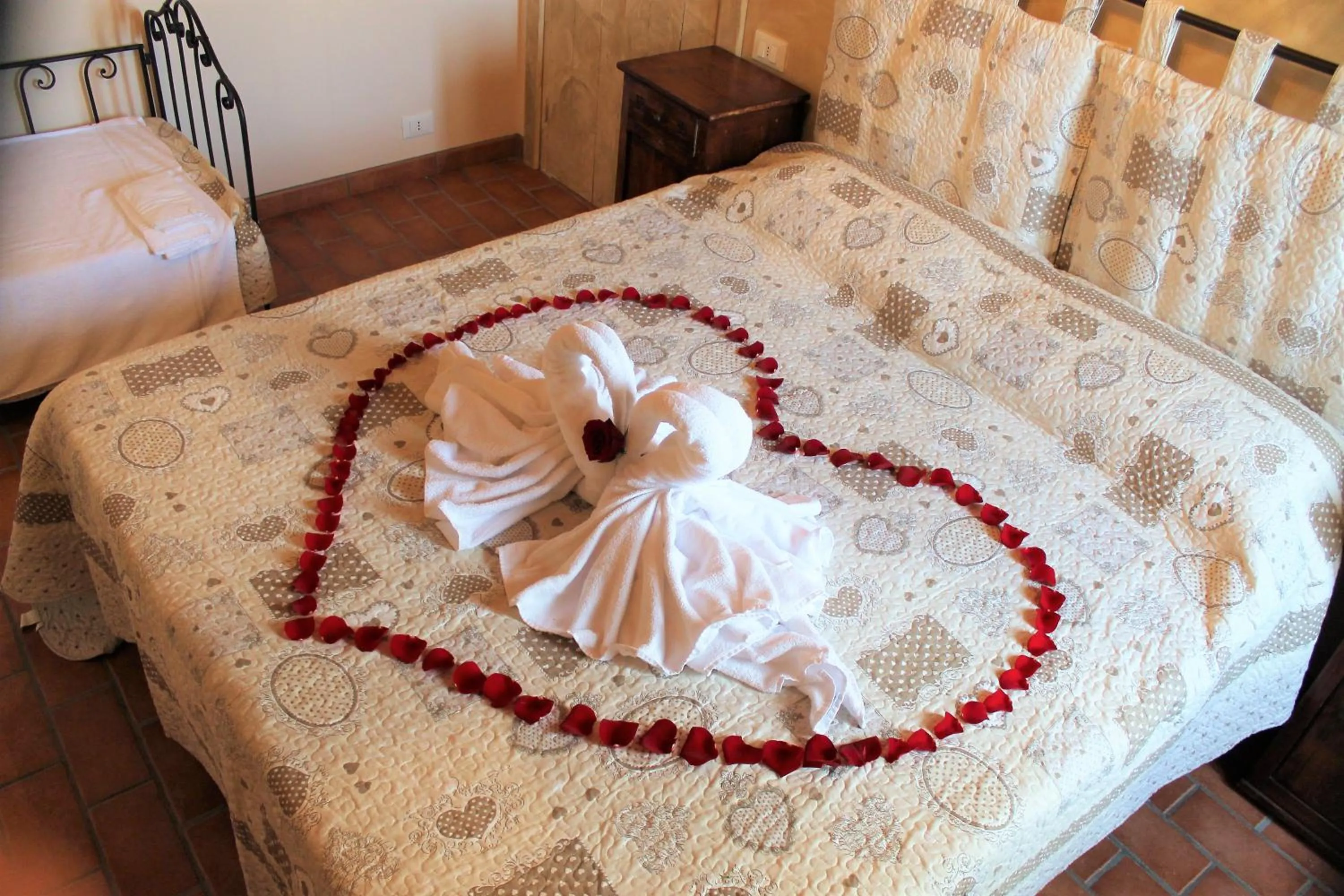 Decorative detail, Bed in La Casa Delle Rondini