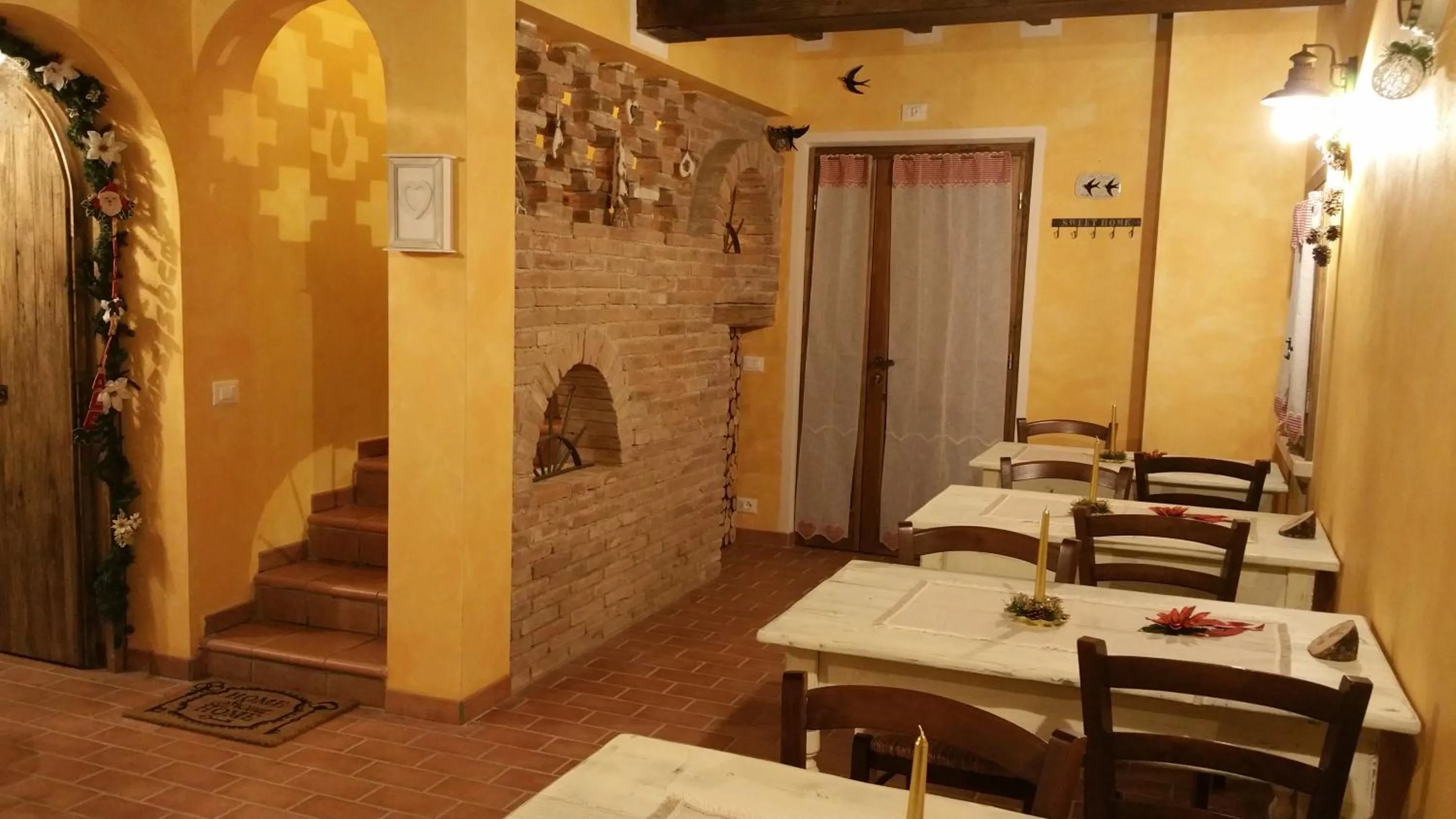 Communal kitchen in La Casa Delle Rondini