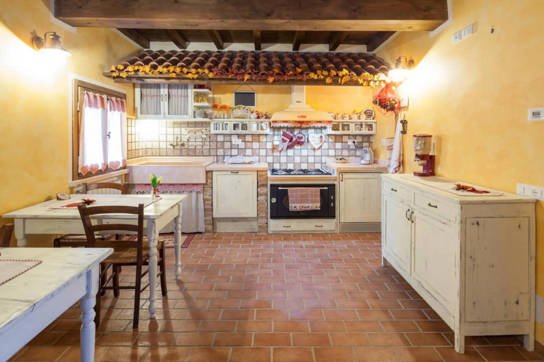 Communal kitchen in La Casa Delle Rondini